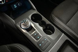 Oranssi Ford Kuga 2020 kuva 23.