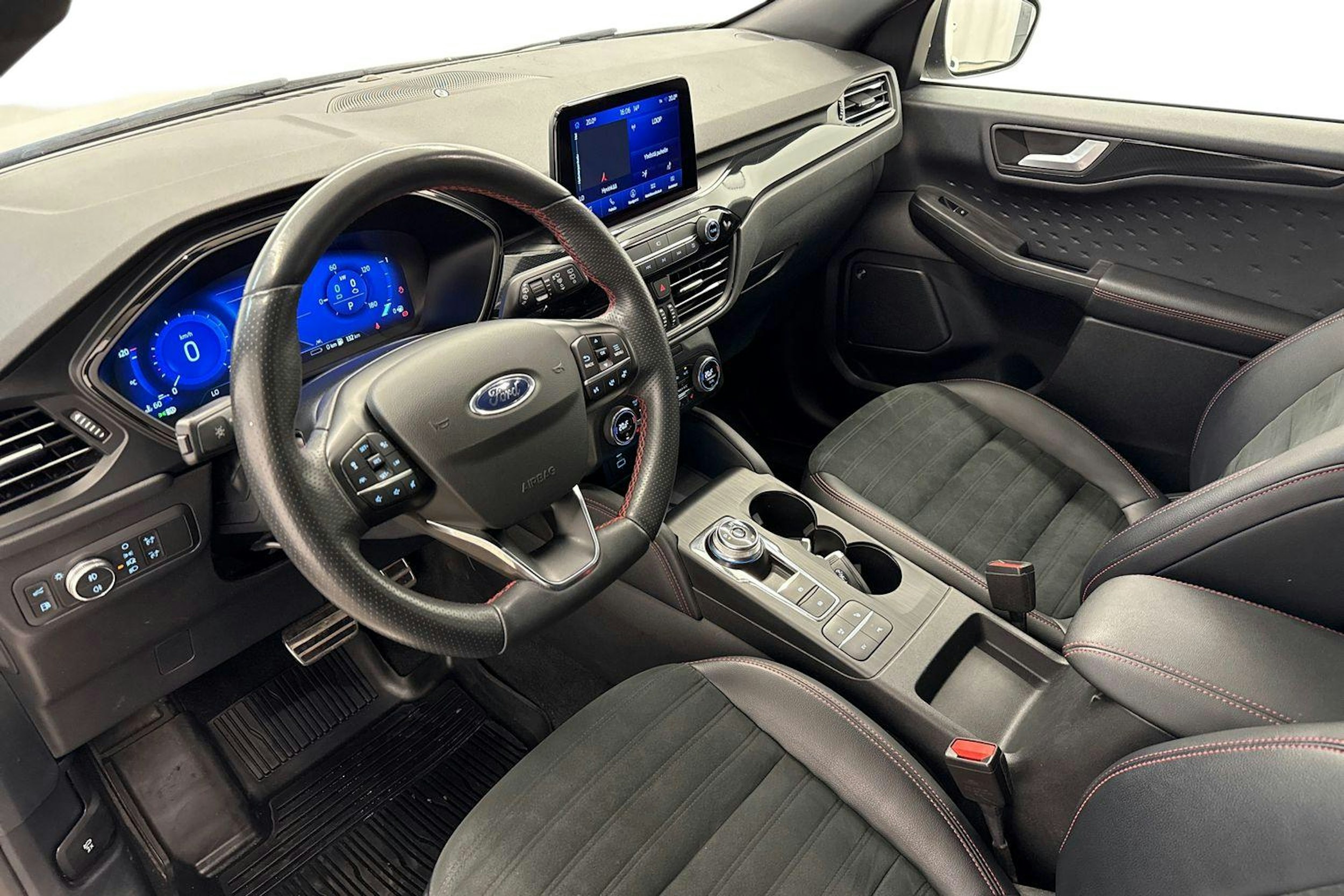 Valkoinen Ford Kuga 2020 kuva 7.