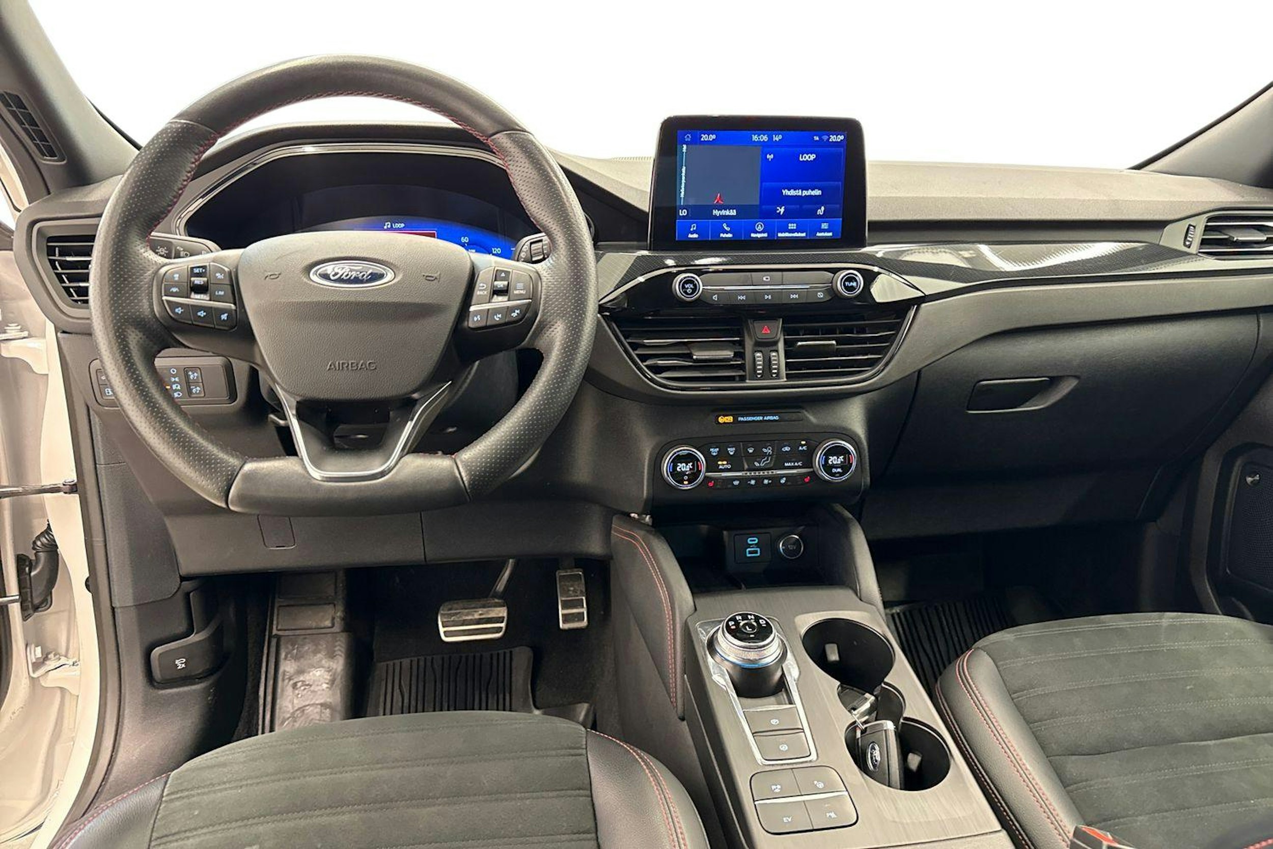 Valkoinen Ford Kuga 2020 kuva 9.