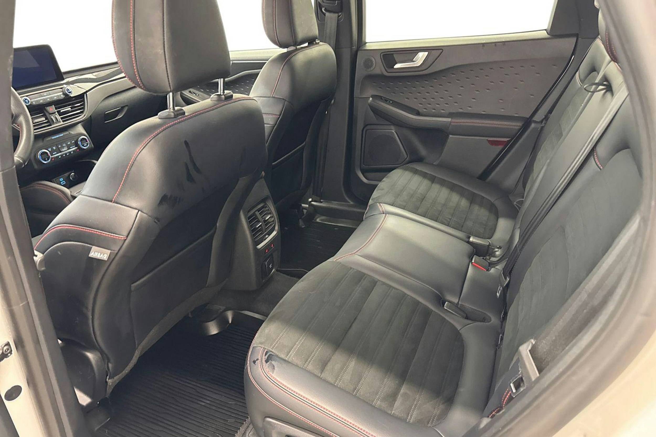 Valkoinen Ford Kuga 2020 kuva 10.