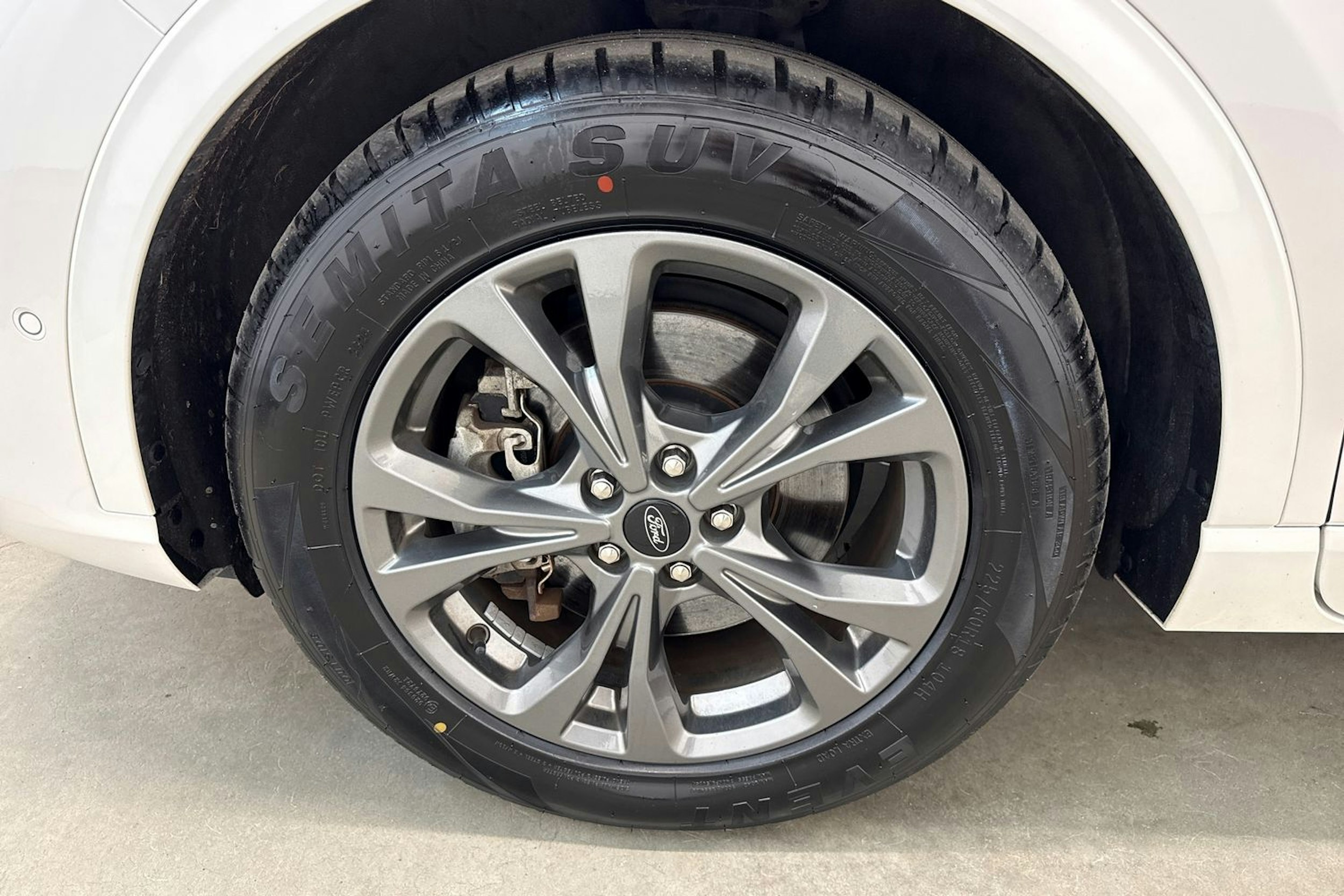 Valkoinen Ford Kuga 2020 kuva 11.