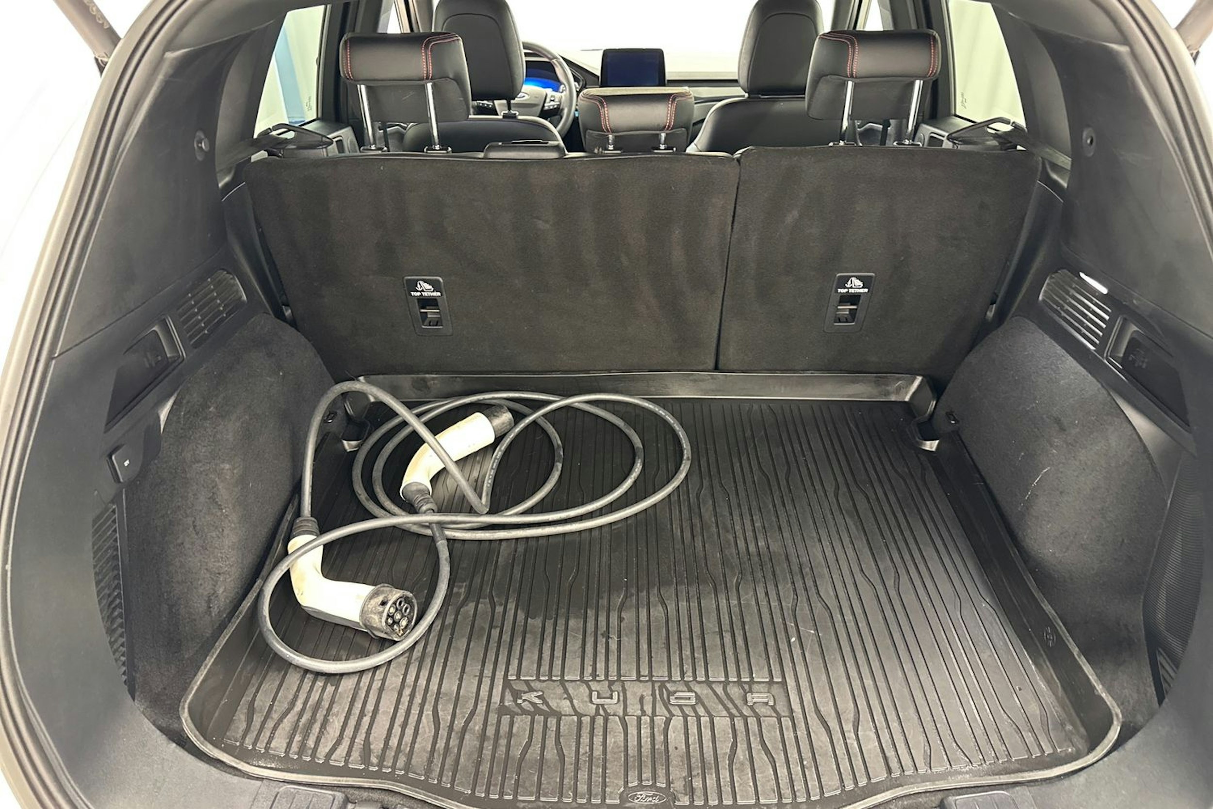 Valkoinen Ford Kuga 2020 kuva 15.