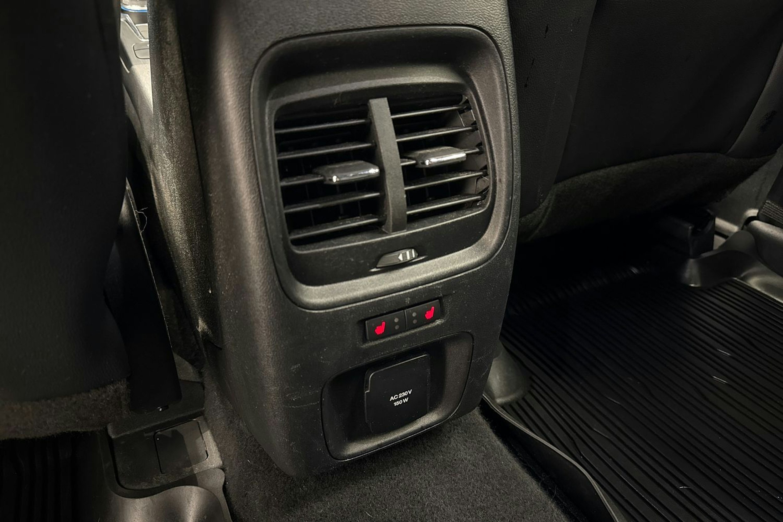 Valkoinen Ford Kuga 2020 kuva 17.