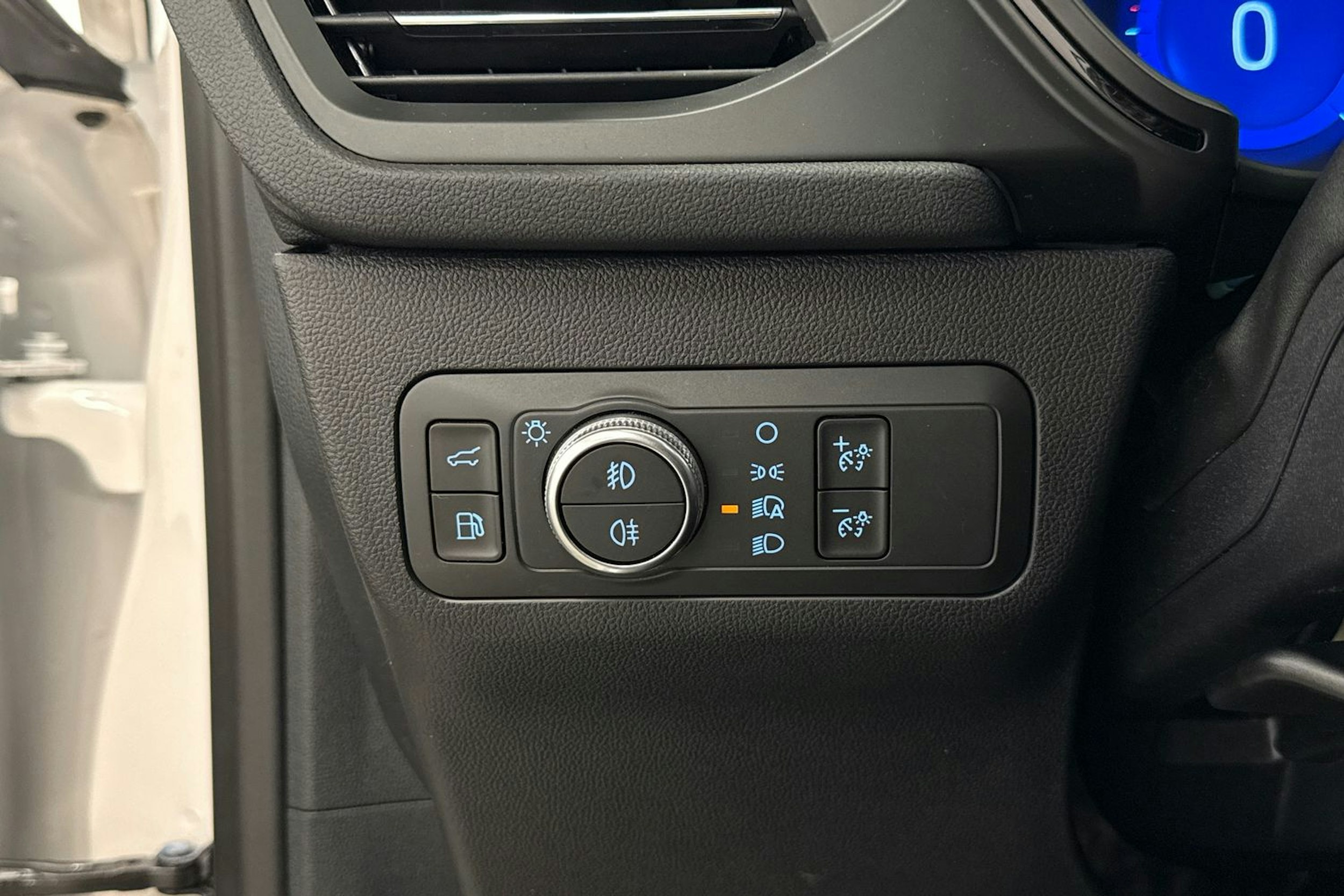 Valkoinen Ford Kuga 2020 kuva 19.