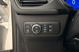 Valkoinen Ford Kuga 2020 kuva 19.