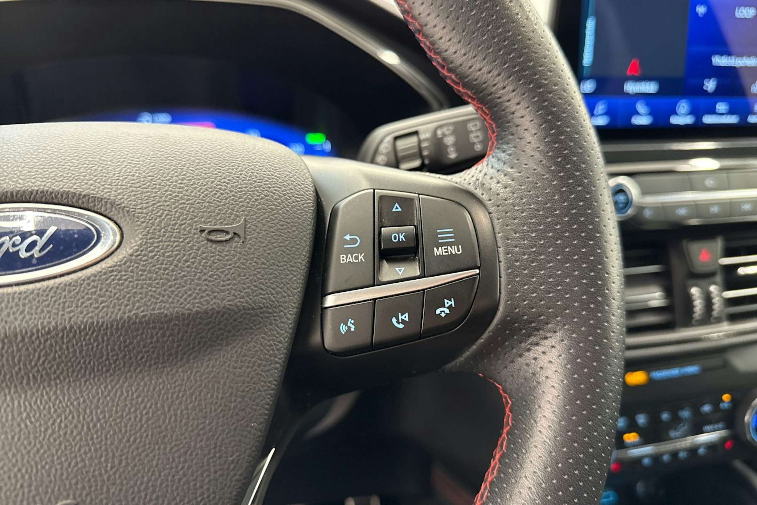 Valkoinen Ford Kuga 2020 kuva 21.