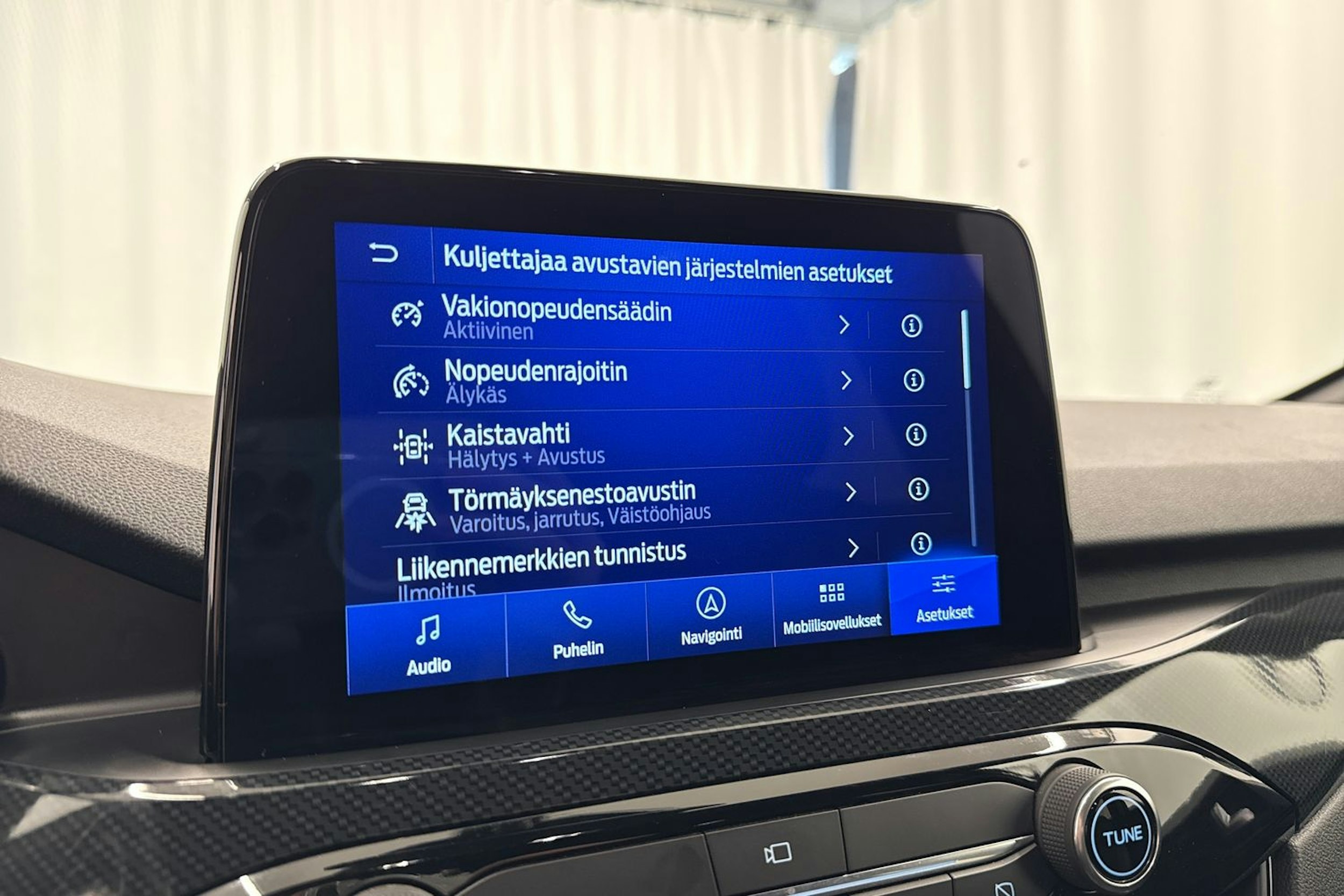 Valkoinen Ford Kuga 2020 kuva 28.