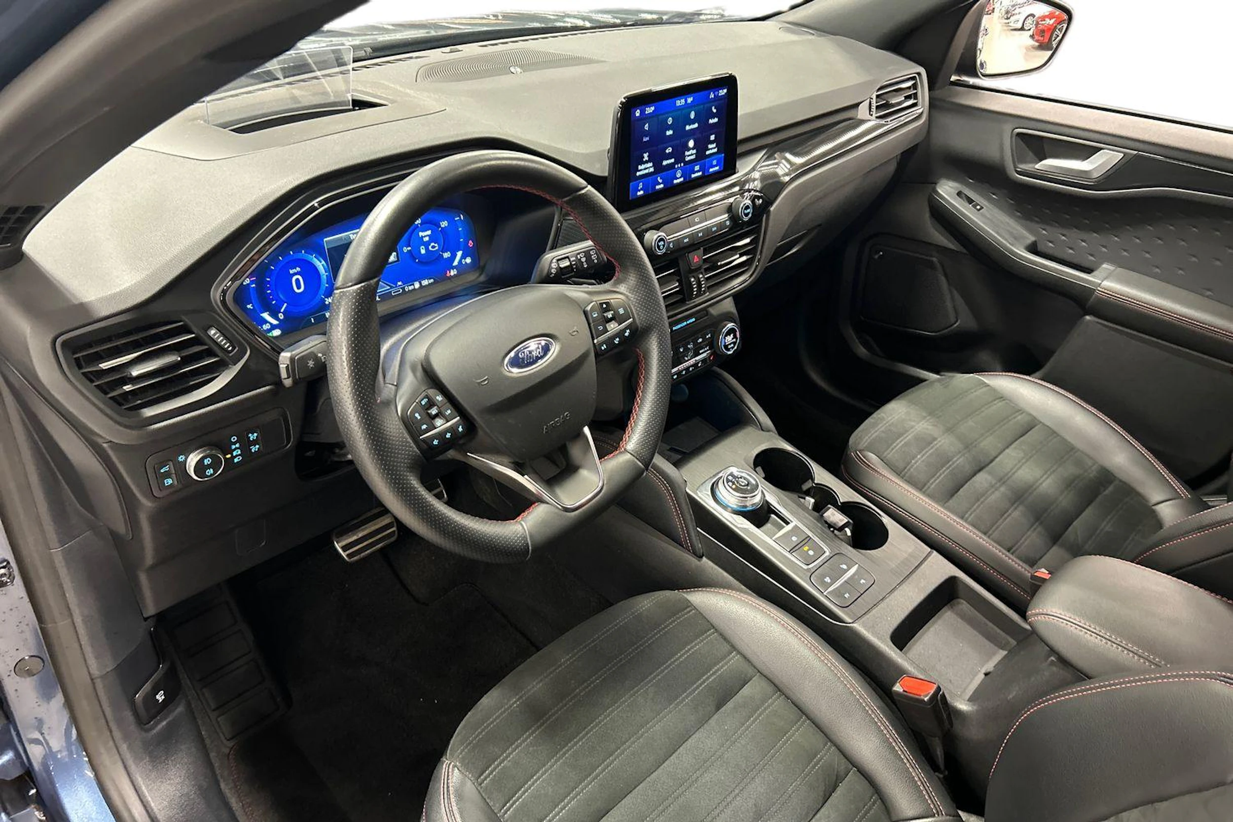sininen Ford Kuga 2020 kuva 3.