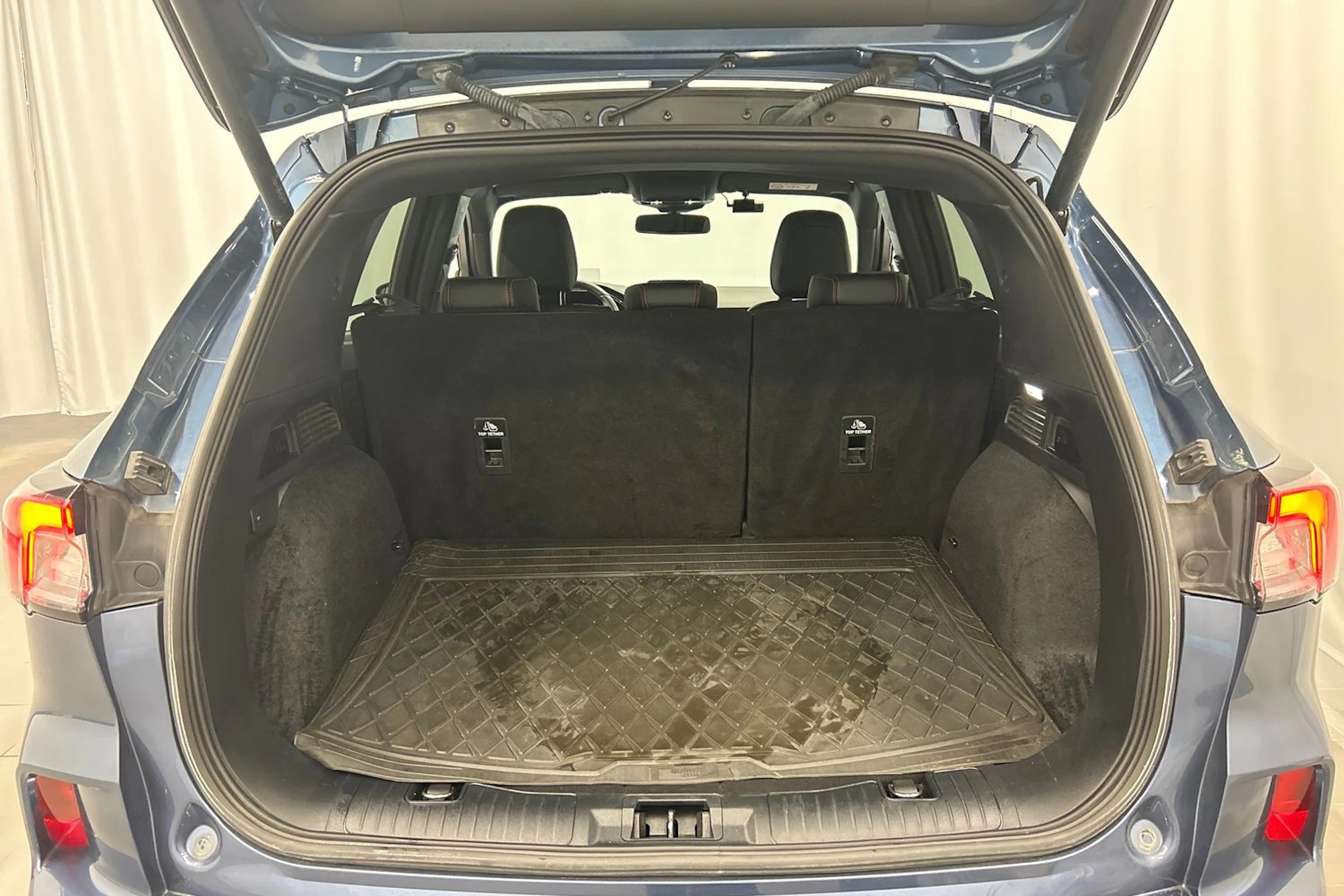 sininen Ford Kuga 2020 kuva 12.