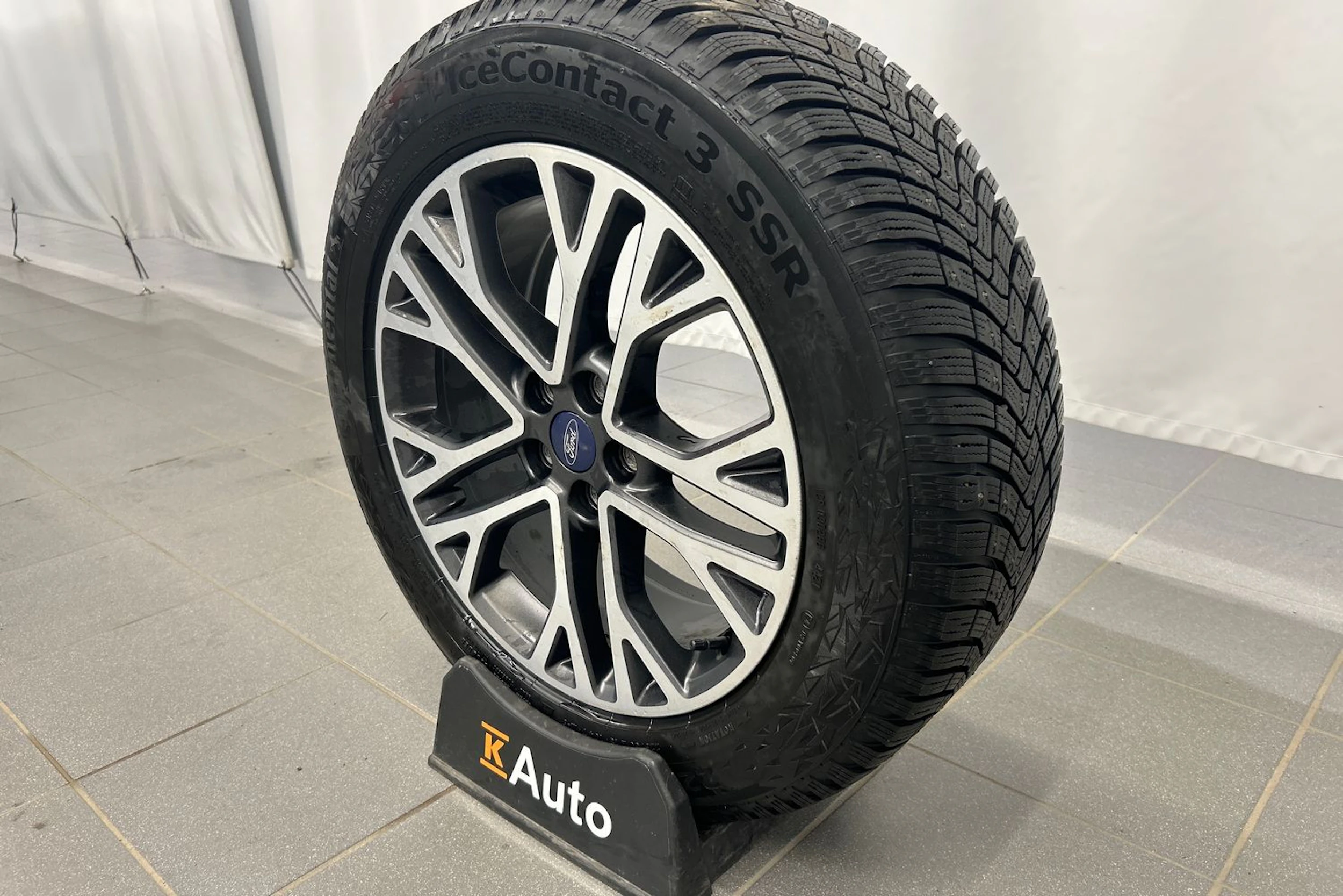 sininen Ford Kuga 2020 kuva 15.