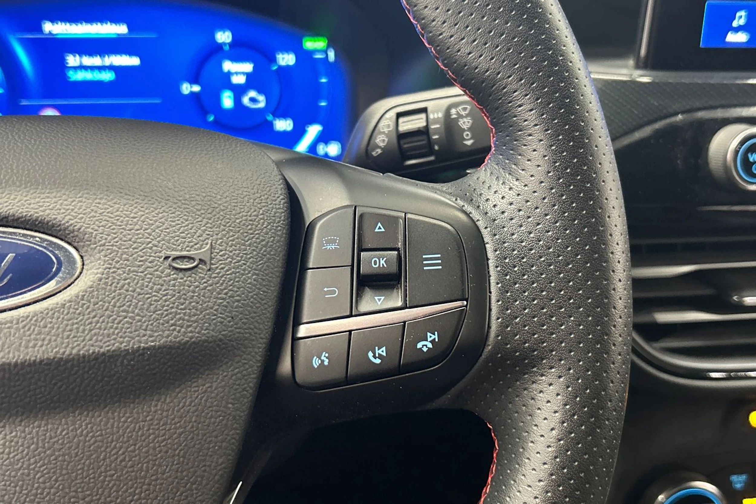 sininen Ford Kuga 2020 kuva 18.