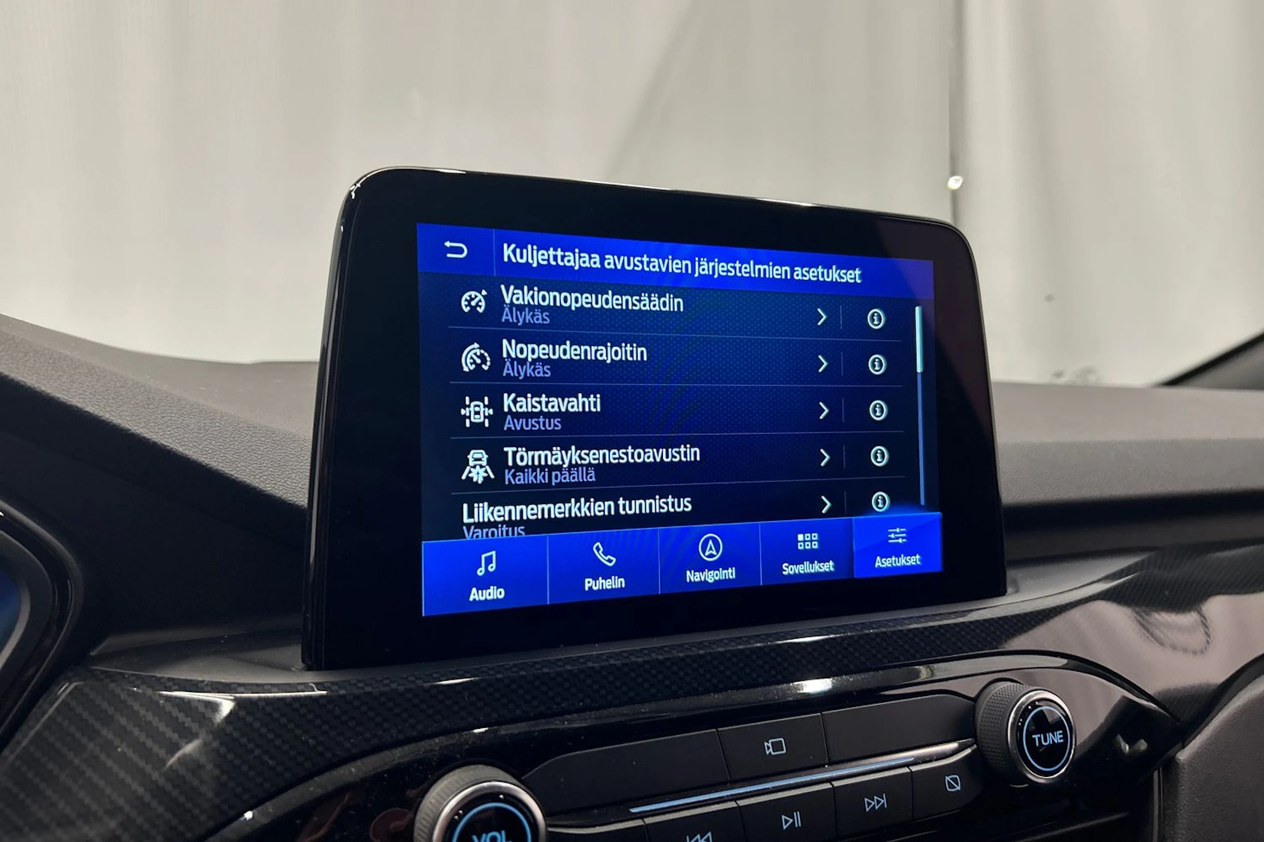 sininen Ford Kuga 2020 kuva 19.