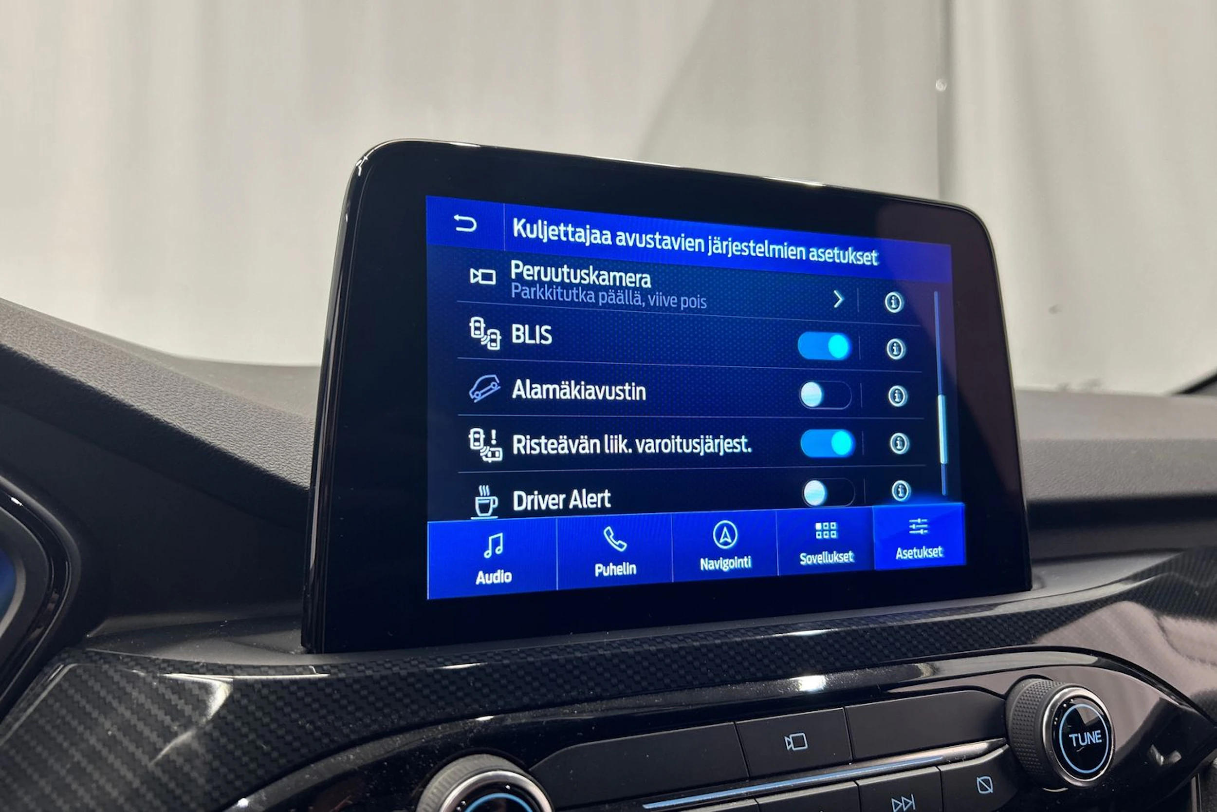 sininen Ford Kuga 2020 kuva 20.