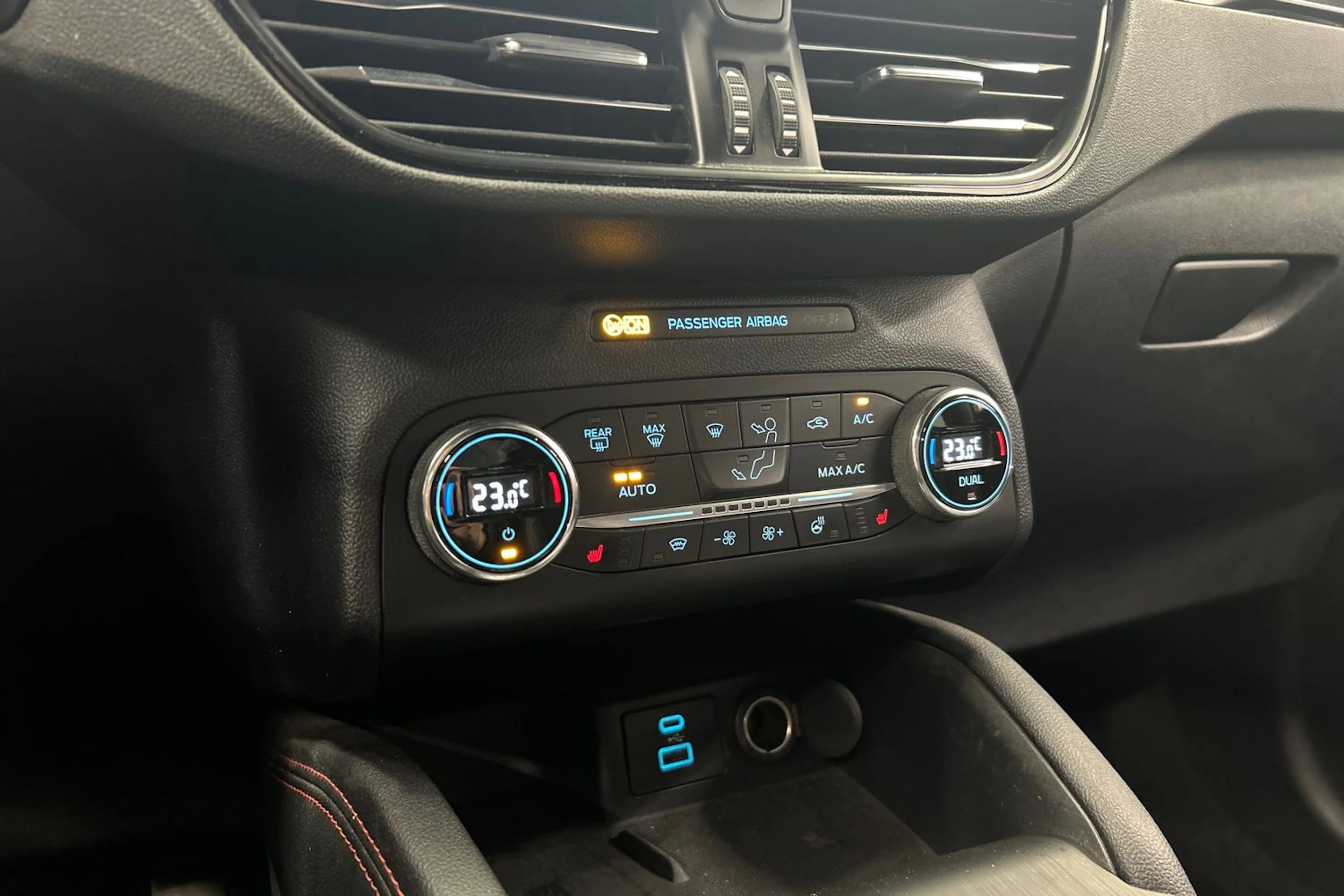 sininen Ford Kuga 2020 kuva 24.