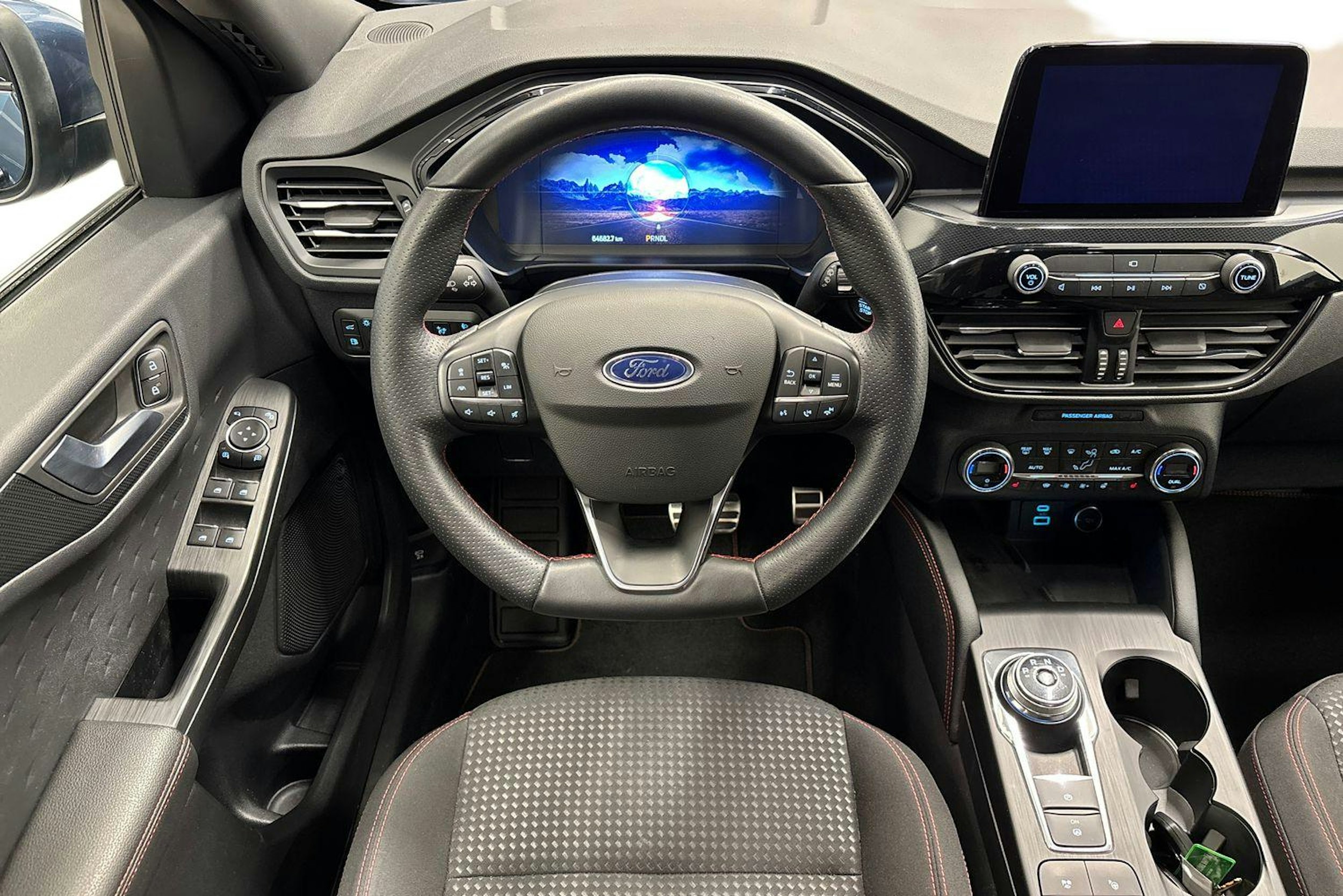 sininen Ford Kuga 2020 kuva 9.
