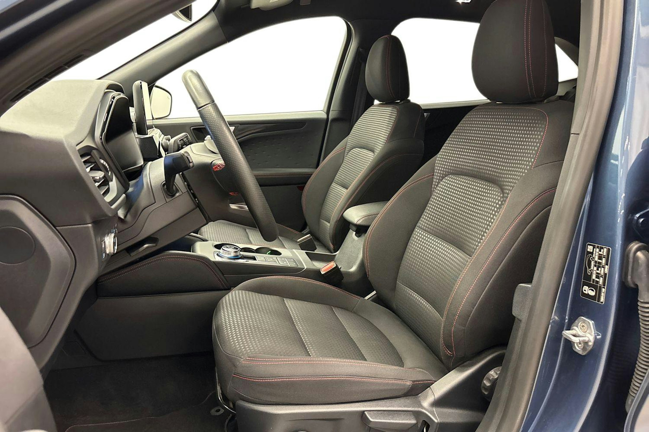 sininen Ford Kuga 2020 kuva 10.