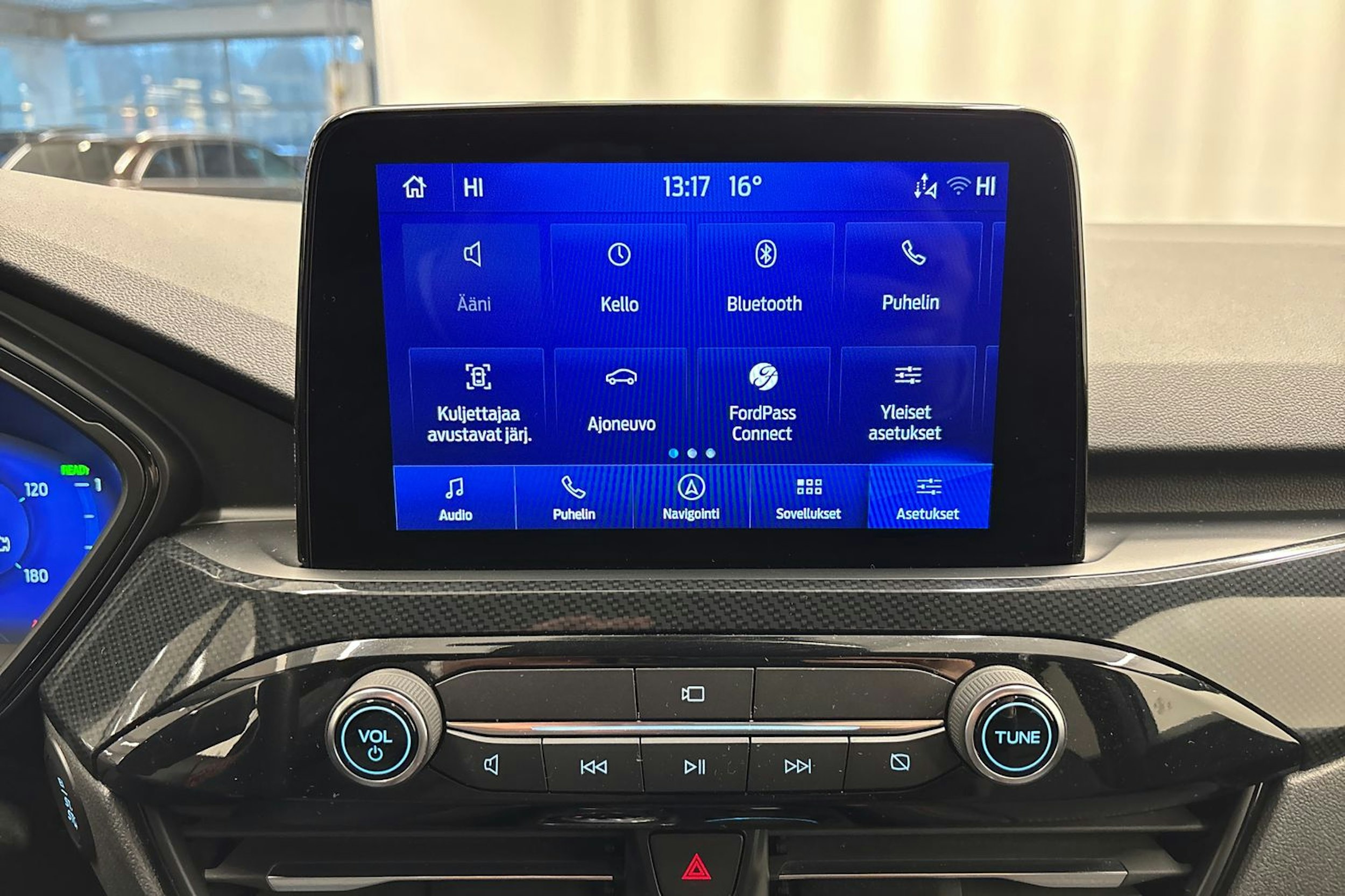 sininen Ford Kuga 2020 kuva 17.