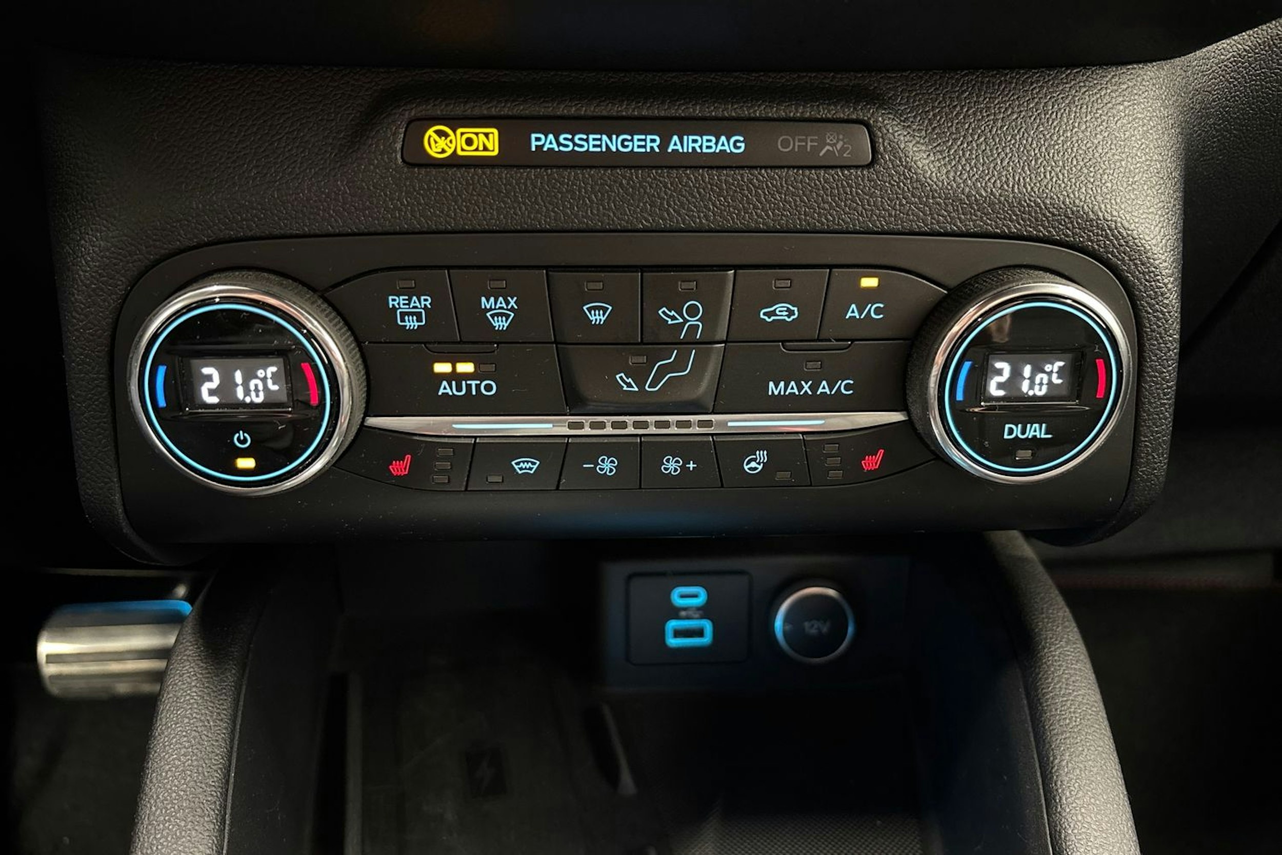 sininen Ford Kuga 2020 kuva 21.