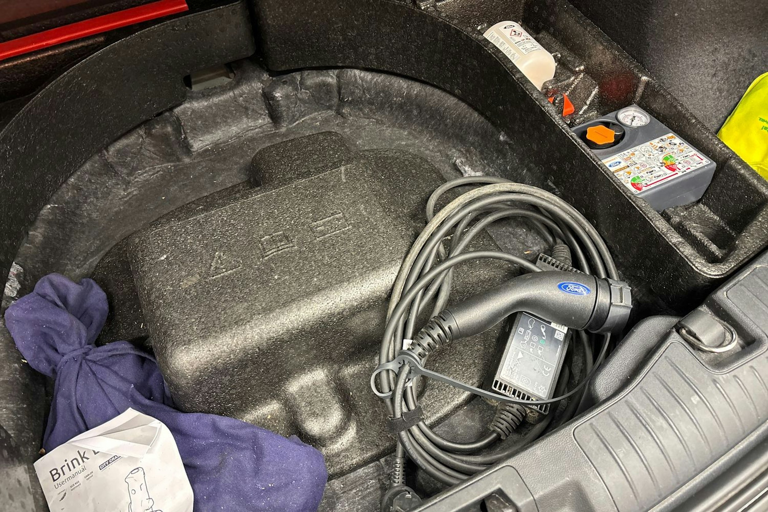 sininen Ford Kuga 2020 kuva 31.