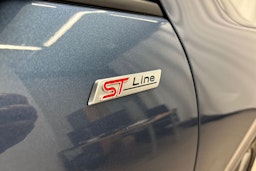 sininen Ford Kuga 2020 kuva 33.