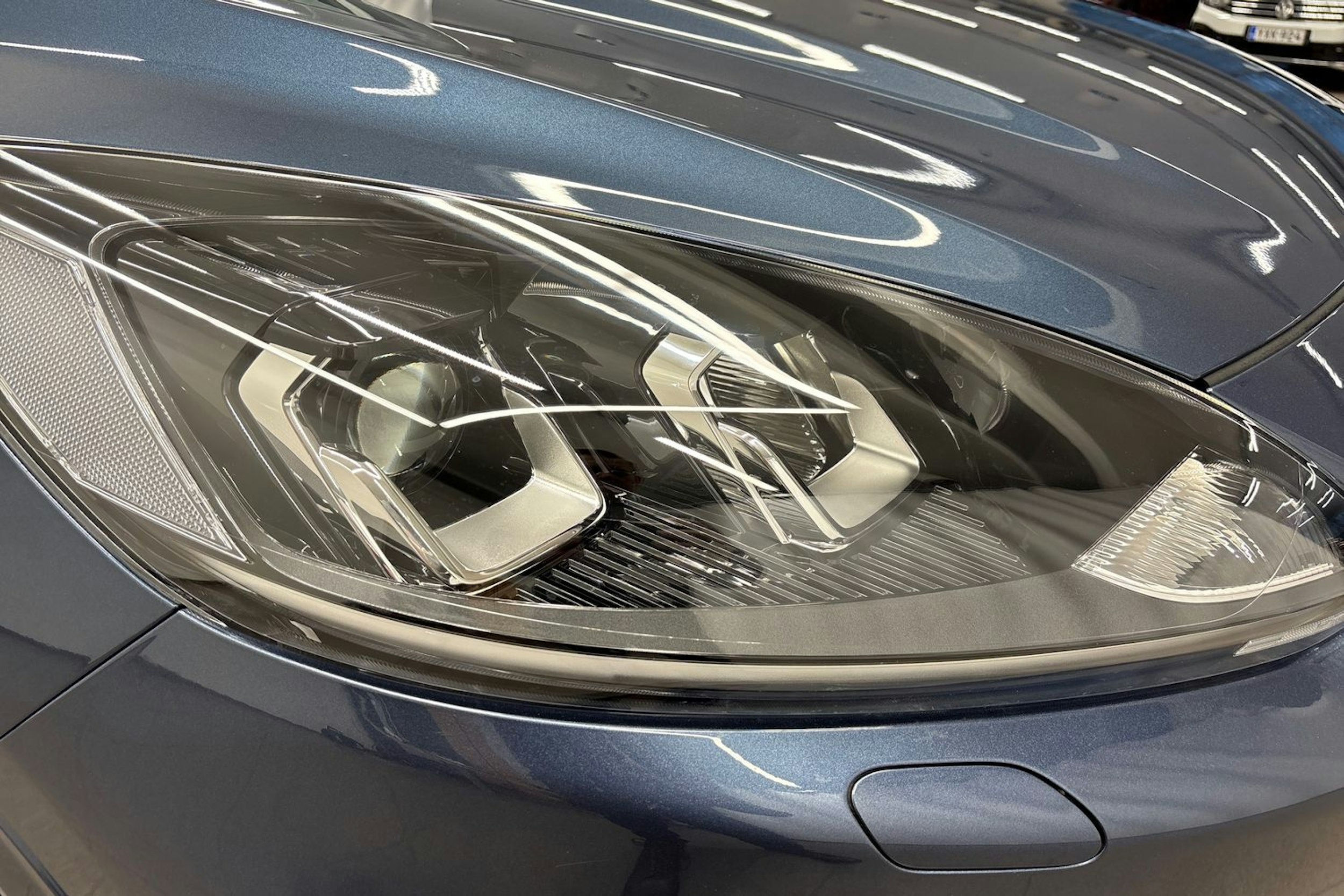 sininen Ford Kuga 2020 kuva 34.