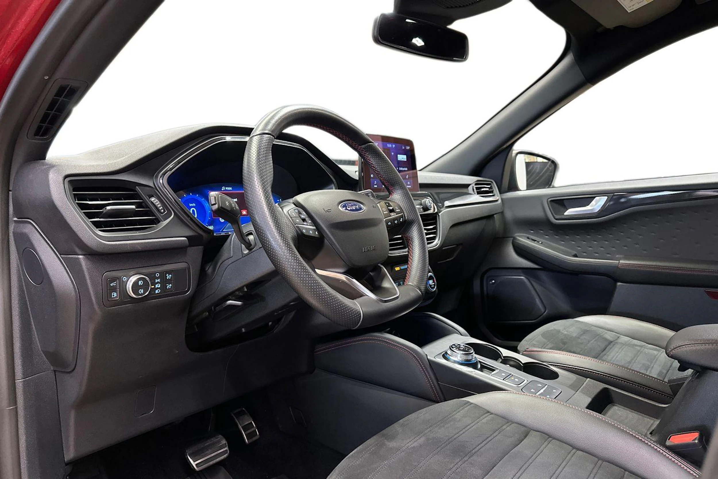 punainen Ford Kuga 2020 kuva 8.