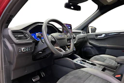 punainen Ford Kuga 2020 kuva 8.
