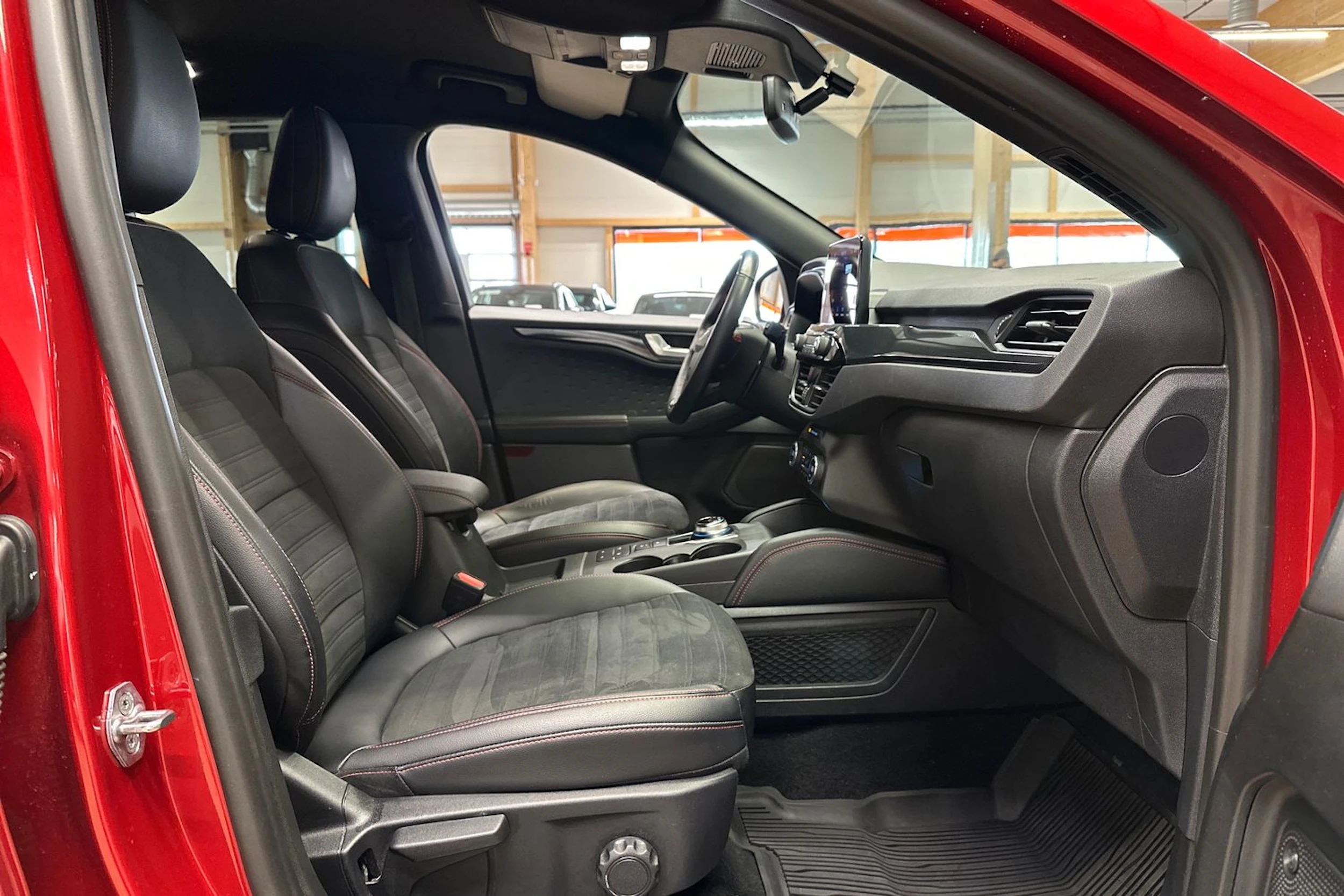 punainen Ford Kuga 2020 kuva 15.