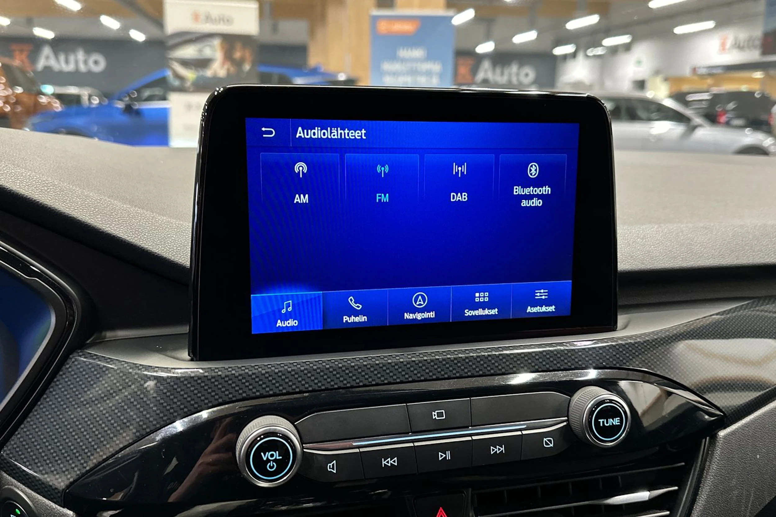 punainen Ford Kuga 2020 kuva 21.