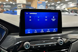 punainen Ford Kuga 2020 kuva 21.