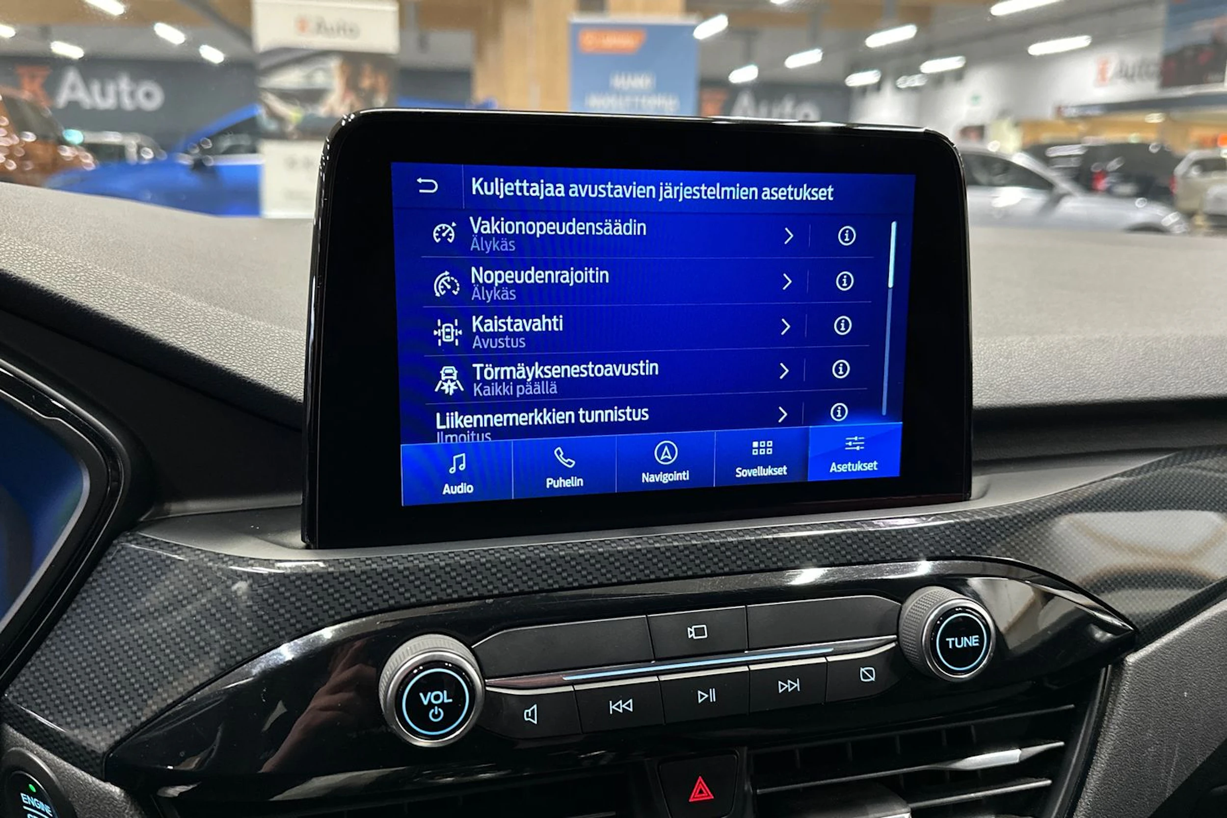punainen Ford Kuga 2020 kuva 22.