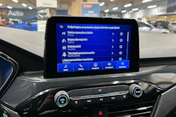 punainen Ford Kuga 2020 kuva 22.