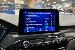 punainen Ford Kuga 2020 kuva 23.
