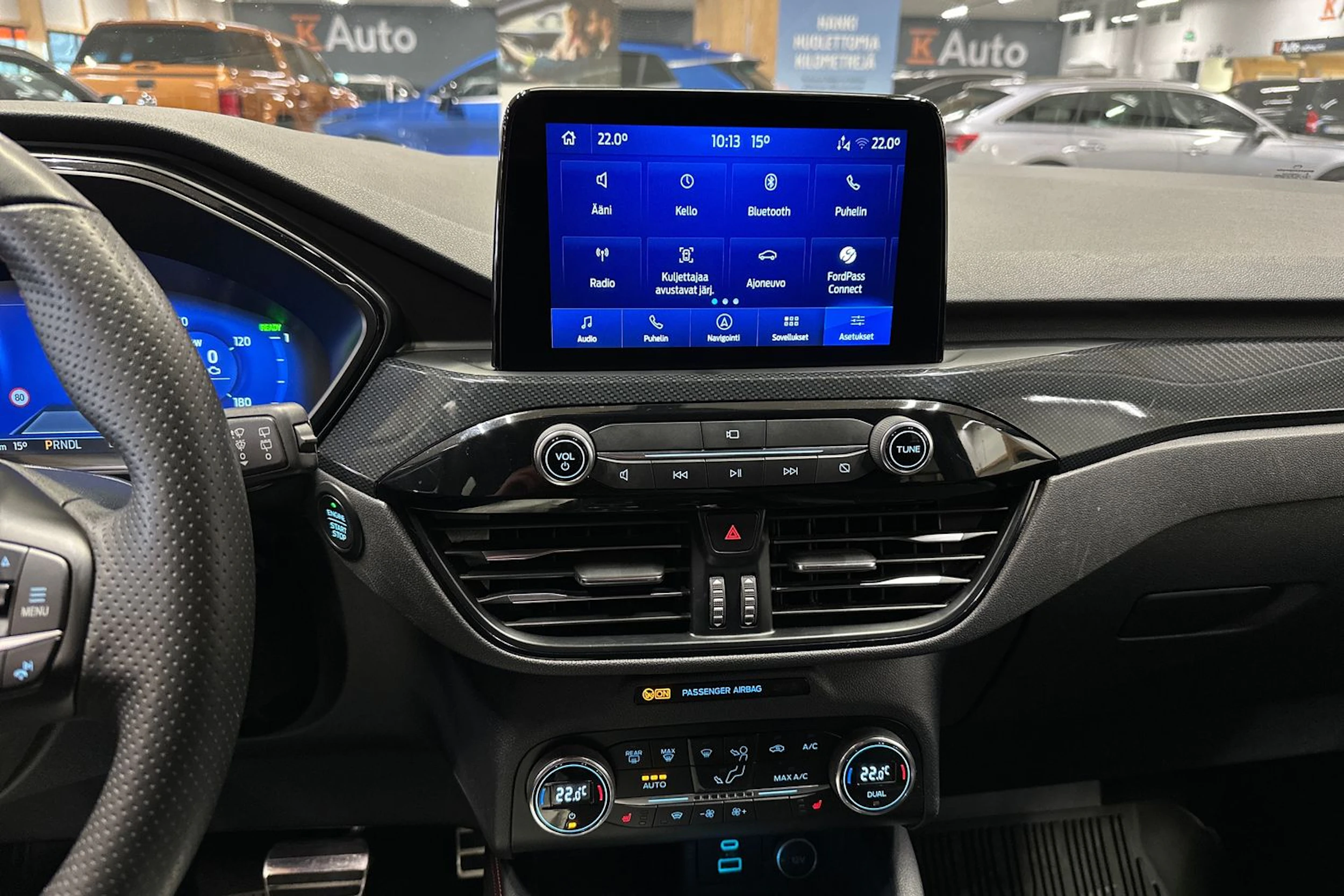 punainen Ford Kuga 2020 kuva 25.