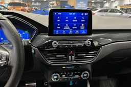 punainen Ford Kuga 2020 kuva 25.