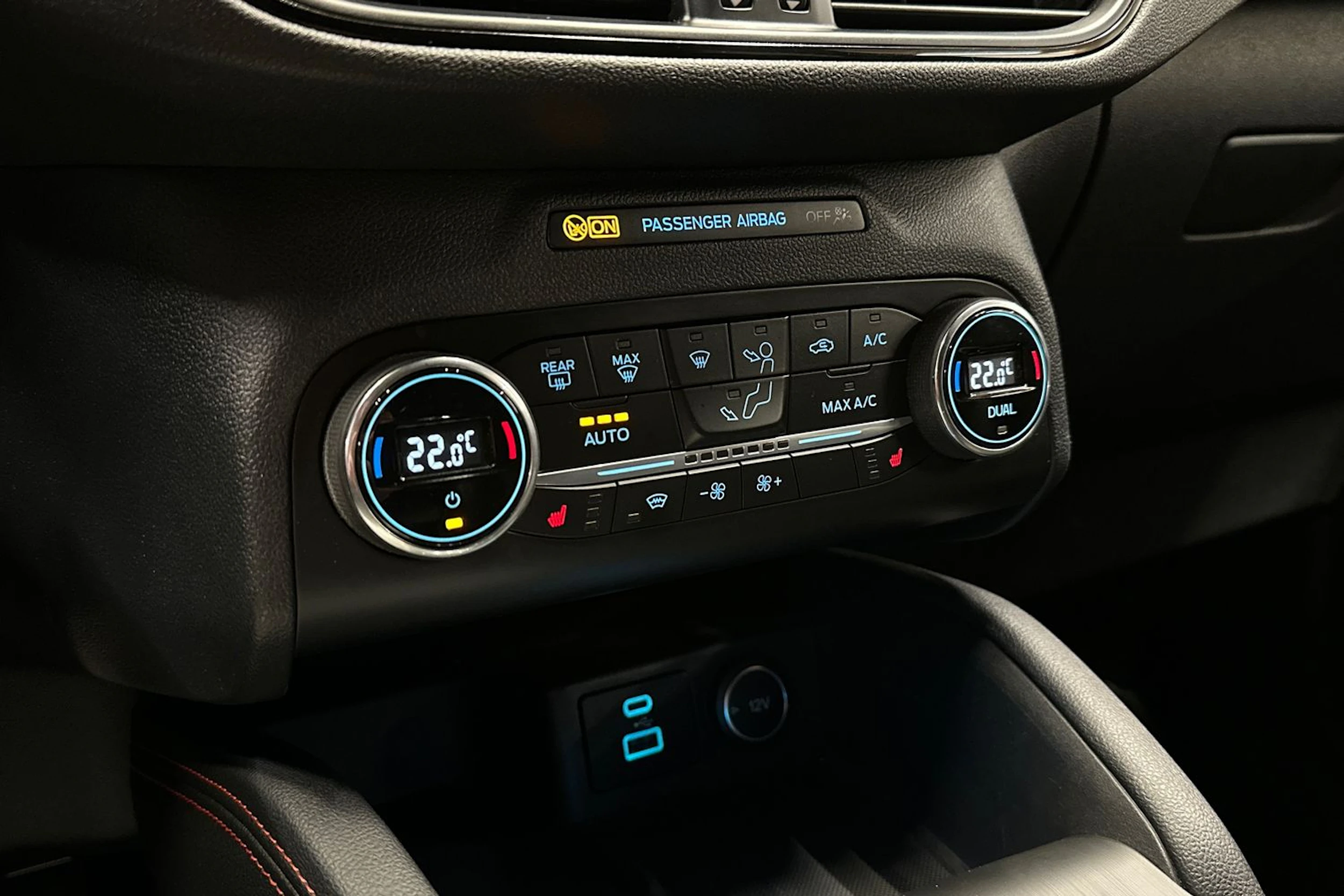 punainen Ford Kuga 2020 kuva 26.