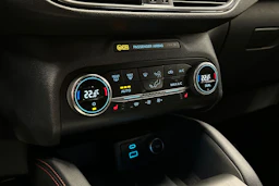punainen Ford Kuga 2020 kuva 26.