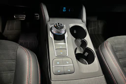 punainen Ford Kuga 2020 kuva 27.