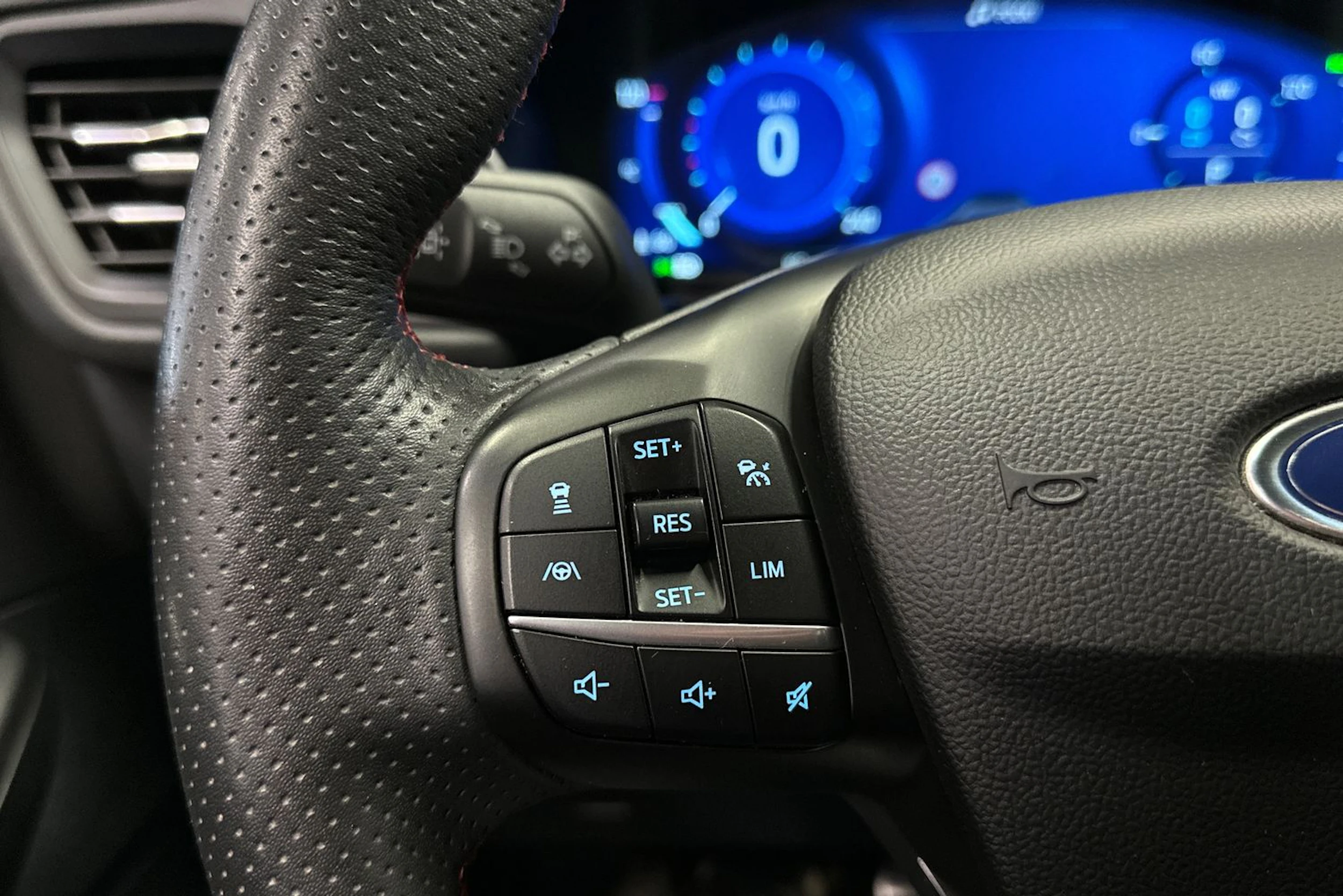 punainen Ford Kuga 2020 kuva 29.