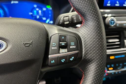 punainen Ford Kuga 2020 kuva 30.