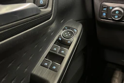 punainen Ford Kuga 2020 kuva 32.