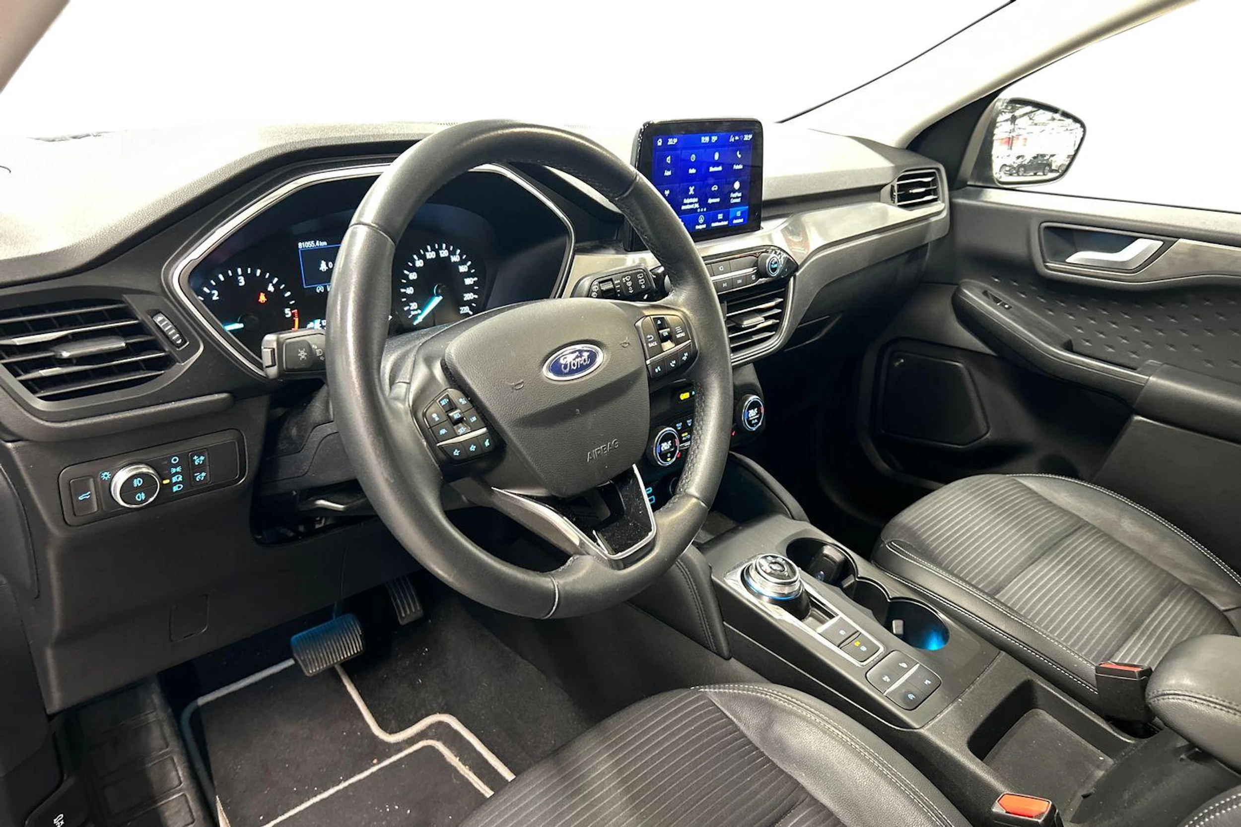harmaa Ford Kuga 2020 kuva 3.