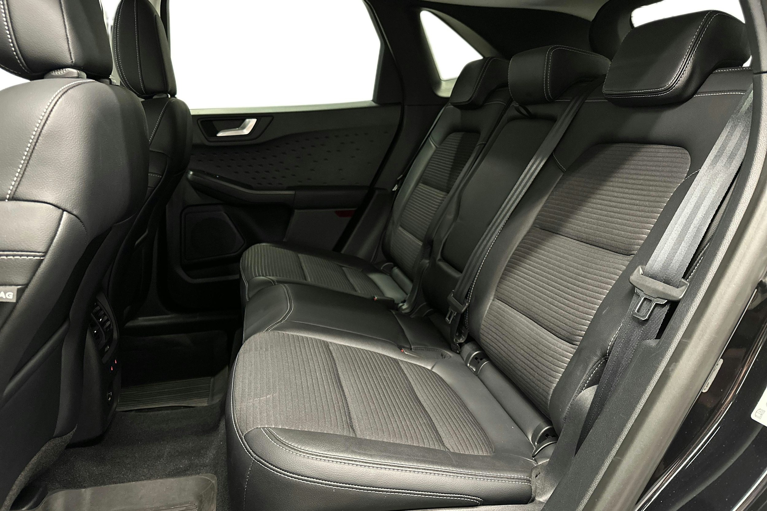 musta Ford Kuga 2021 kuva 10.