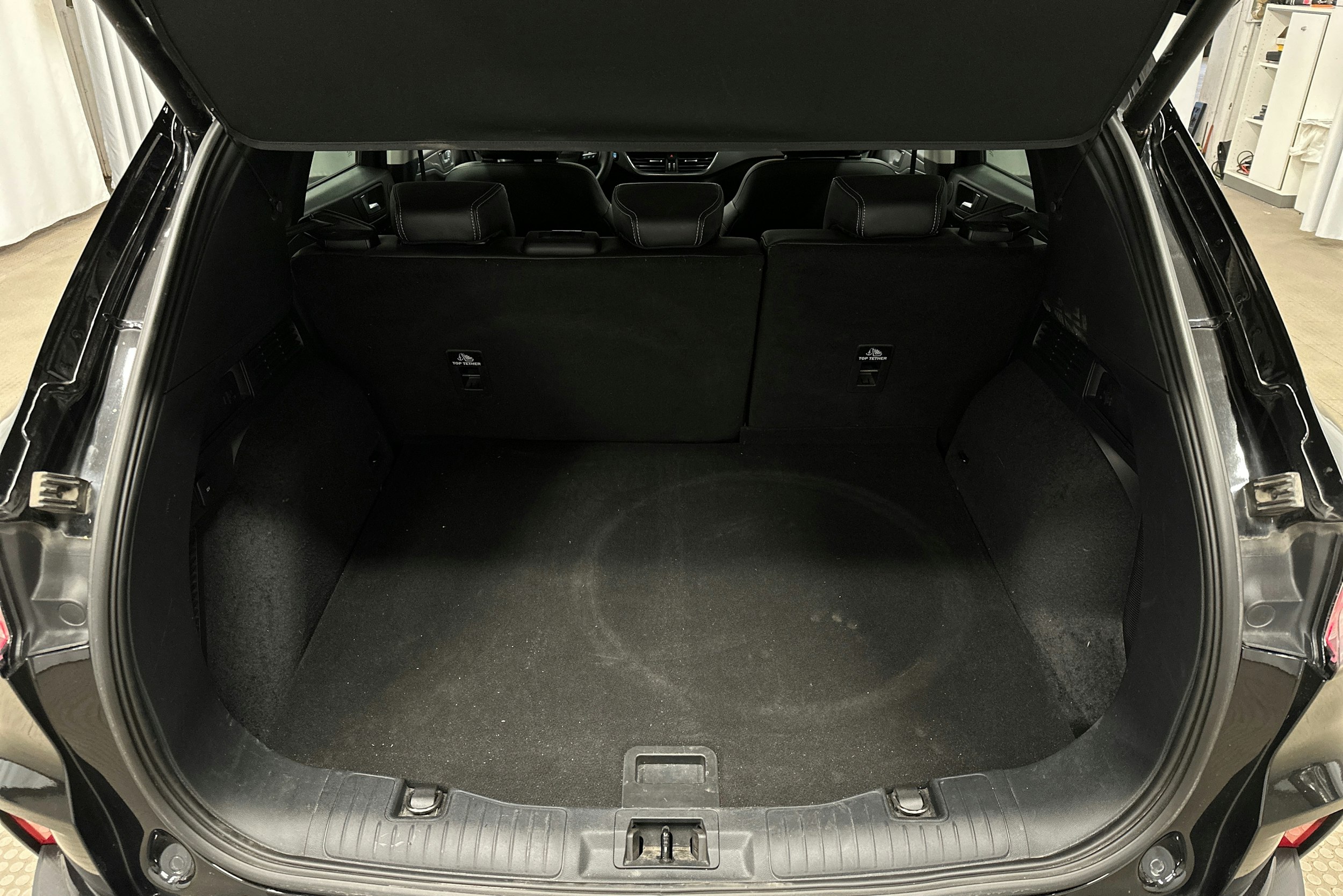 musta Ford Kuga 2021 kuva 14.