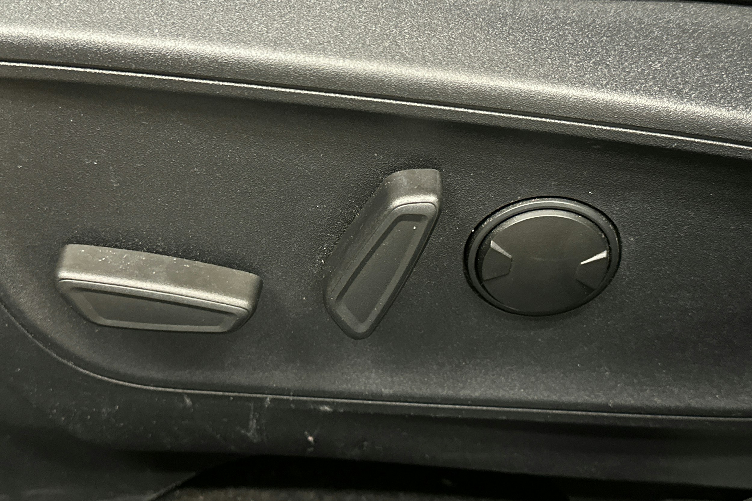 musta Ford Kuga 2021 kuva 18.