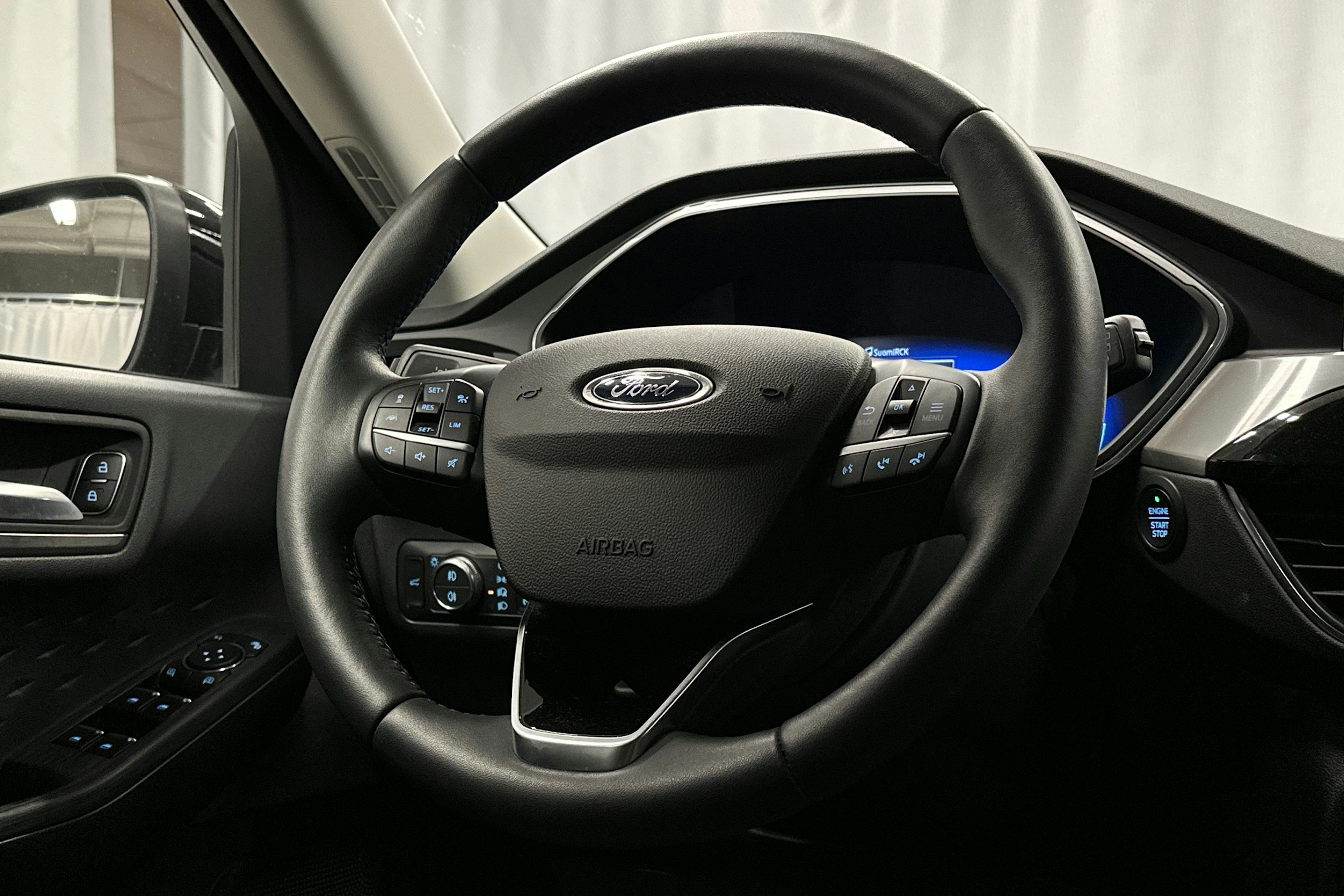 musta Ford Kuga 2021 kuva 19.