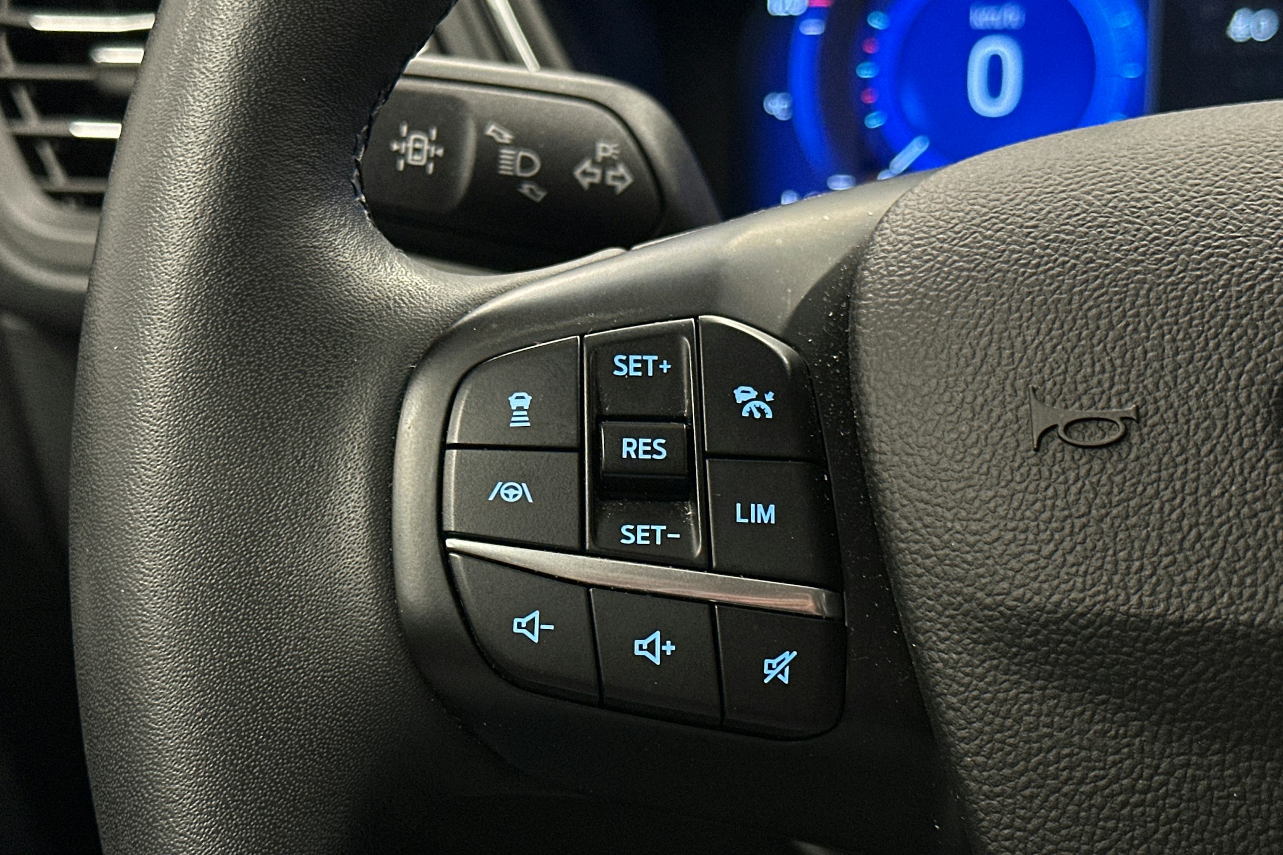 musta Ford Kuga 2021 kuva 20.
