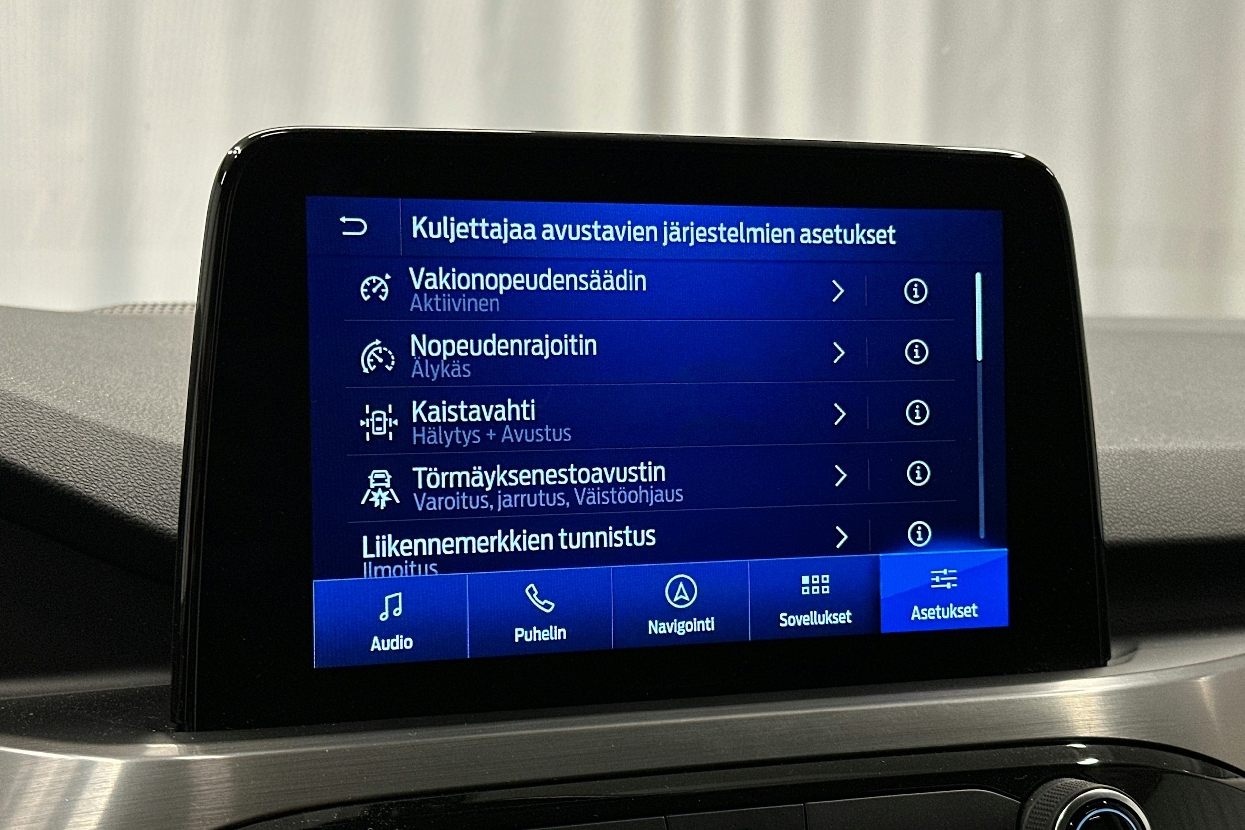 musta Ford Kuga 2021 kuva 26.