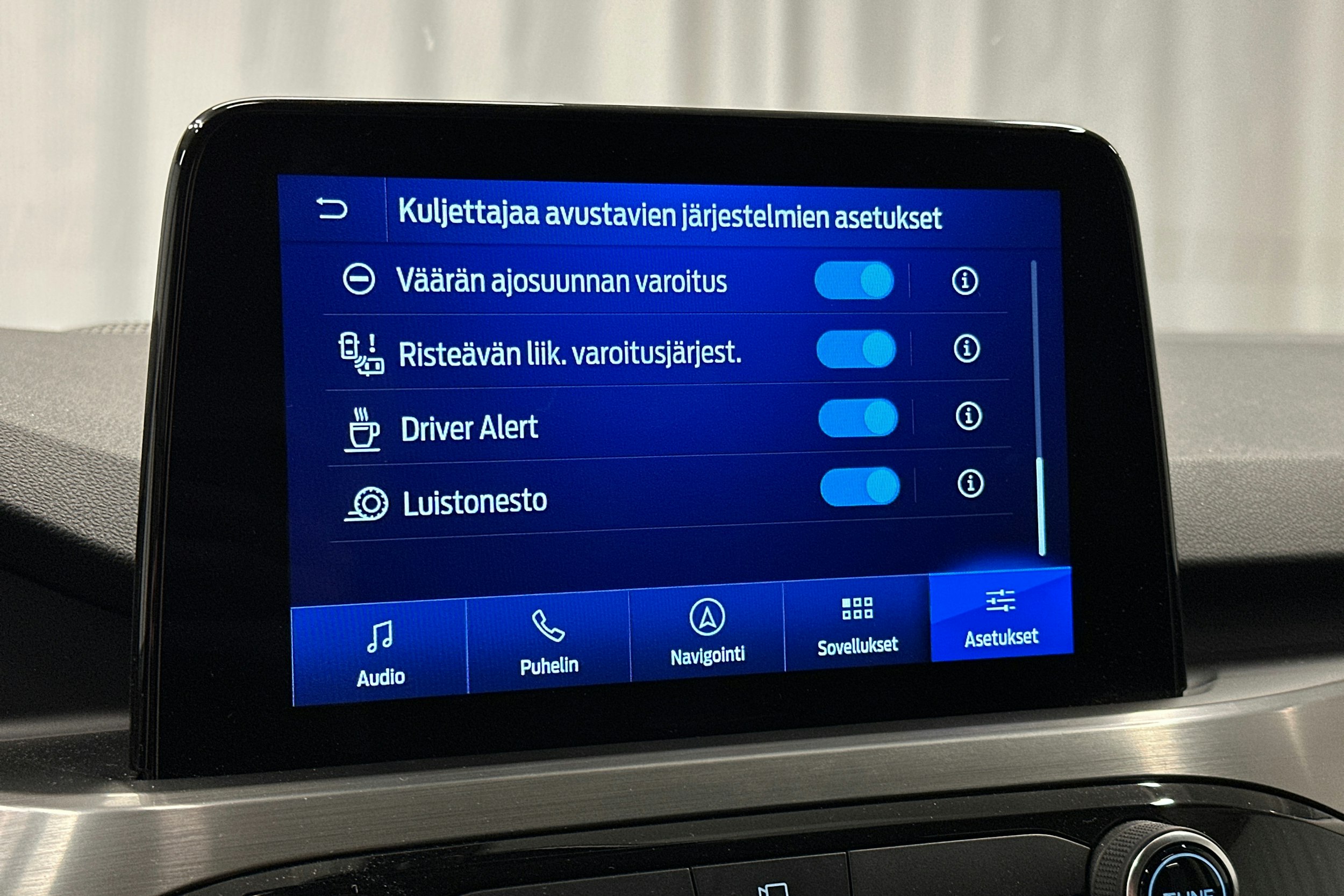 musta Ford Kuga 2021 kuva 28.