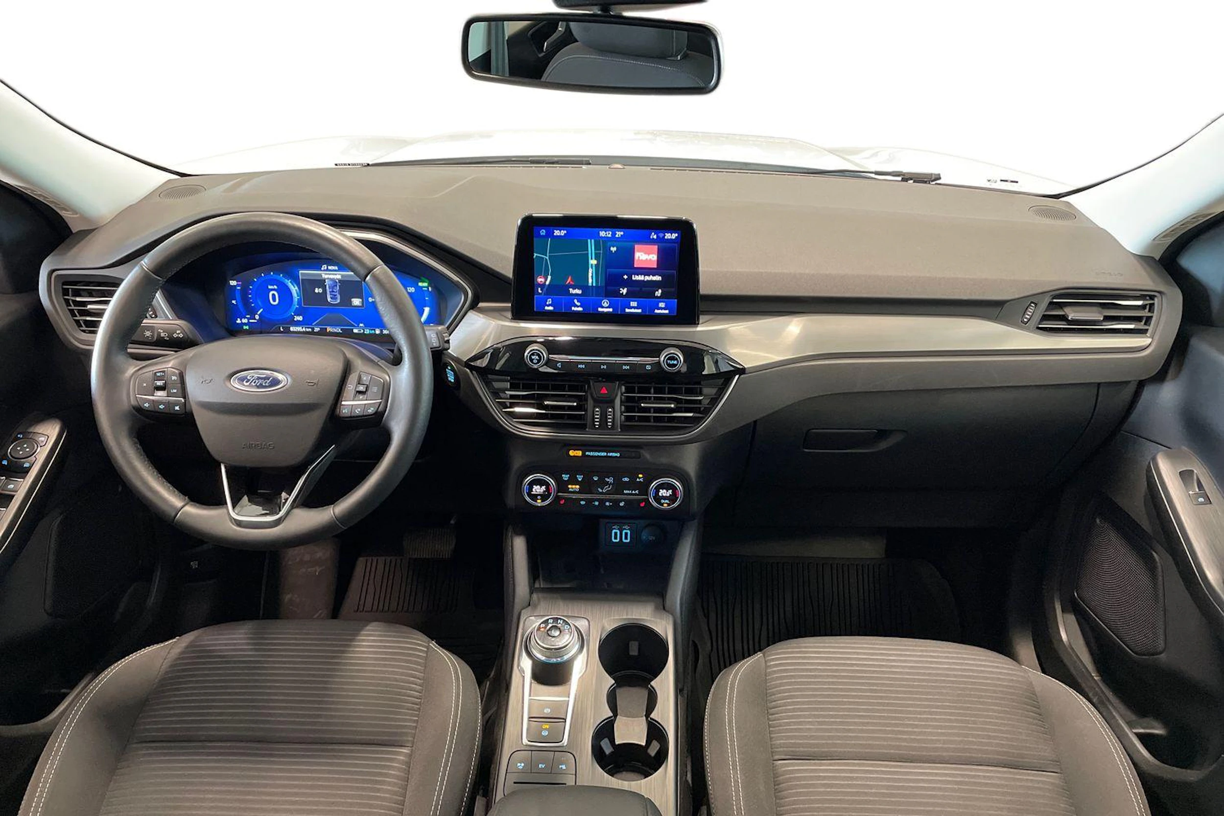 Valkoinen Ford Kuga 2021 kuva 7.